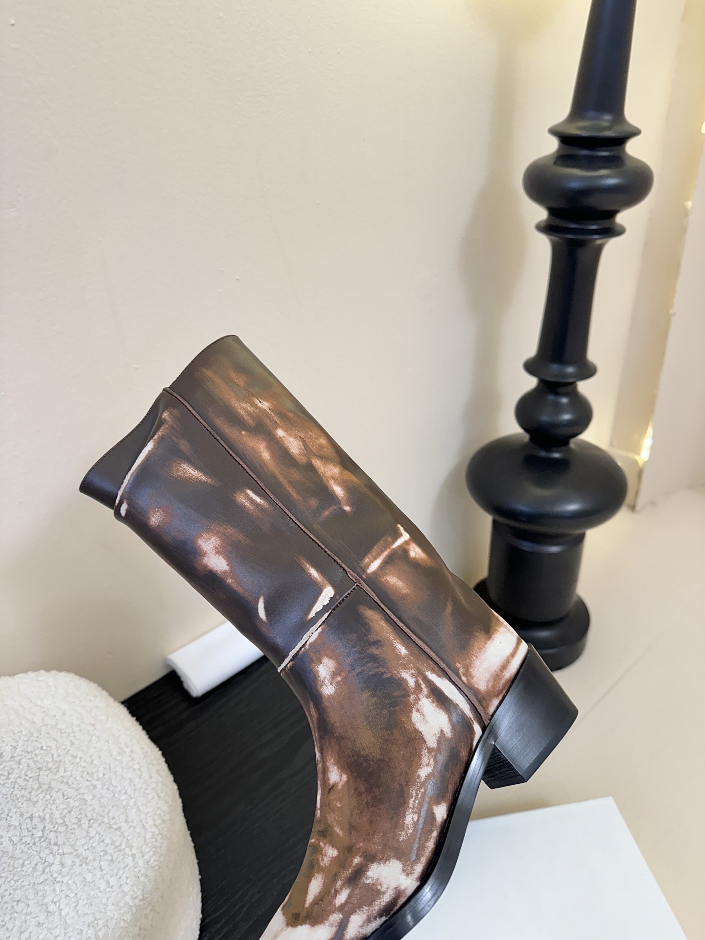 Khait* 𝟐𝟓𝐀𝐖新品靴把“酷飒”焊在腿上利落方跟+尖头 拿捏利落气场 褶皱靴筒自带松弛感 穿上直接