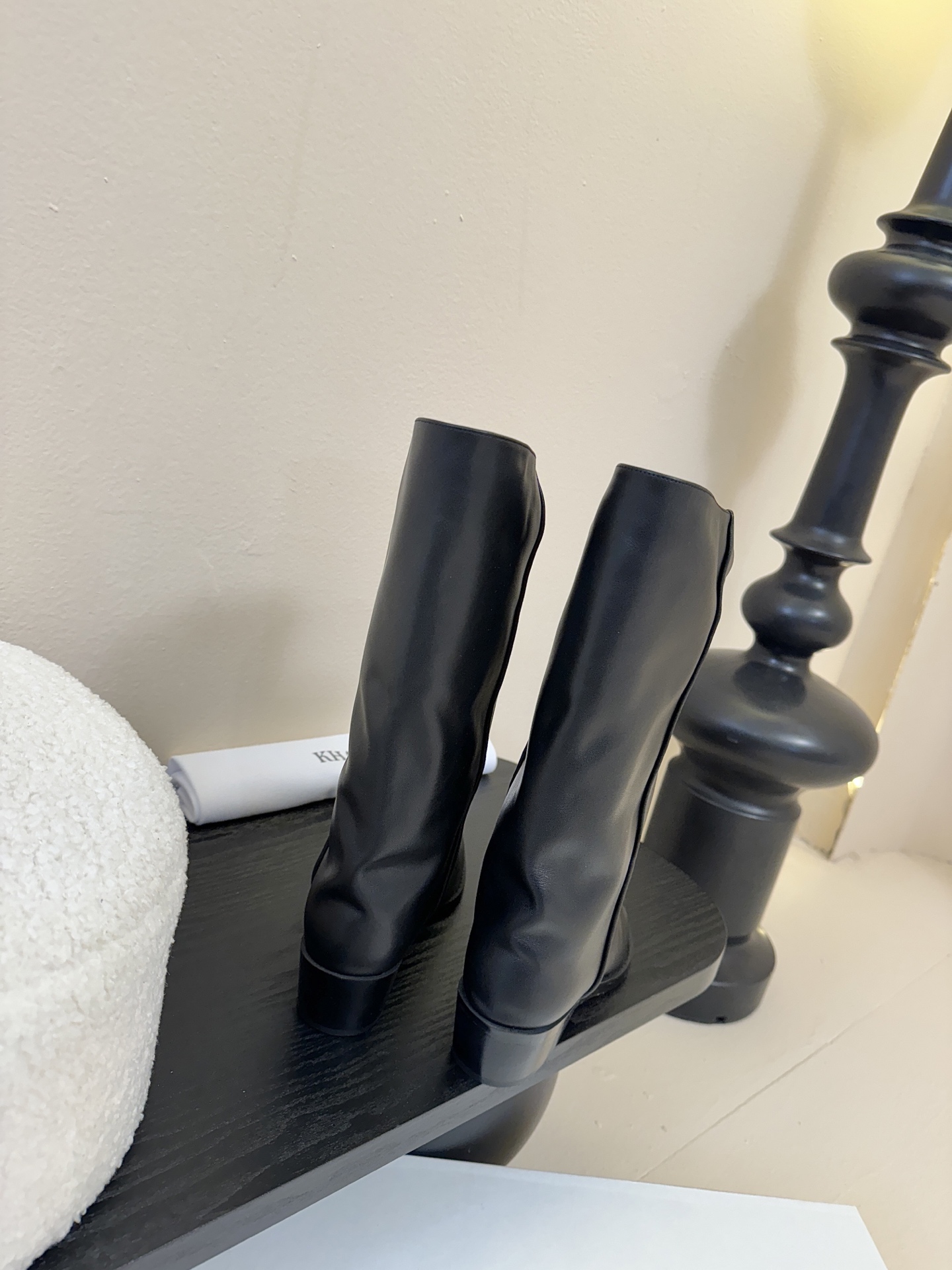 Khait* 𝟐𝟓𝐀𝐖新品靴把“酷飒”焊在腿上利落方跟+尖头 拿捏利落气场 褶皱靴筒自带松弛感 穿上直接