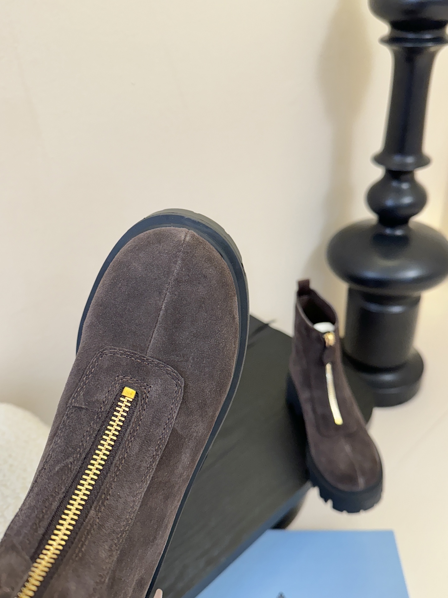 PRADA 普拉达经典三角标一脚蹬王炸女靴 冬天买不到的系列，绝对是今年的大爆款！！贼好看！Prada靴