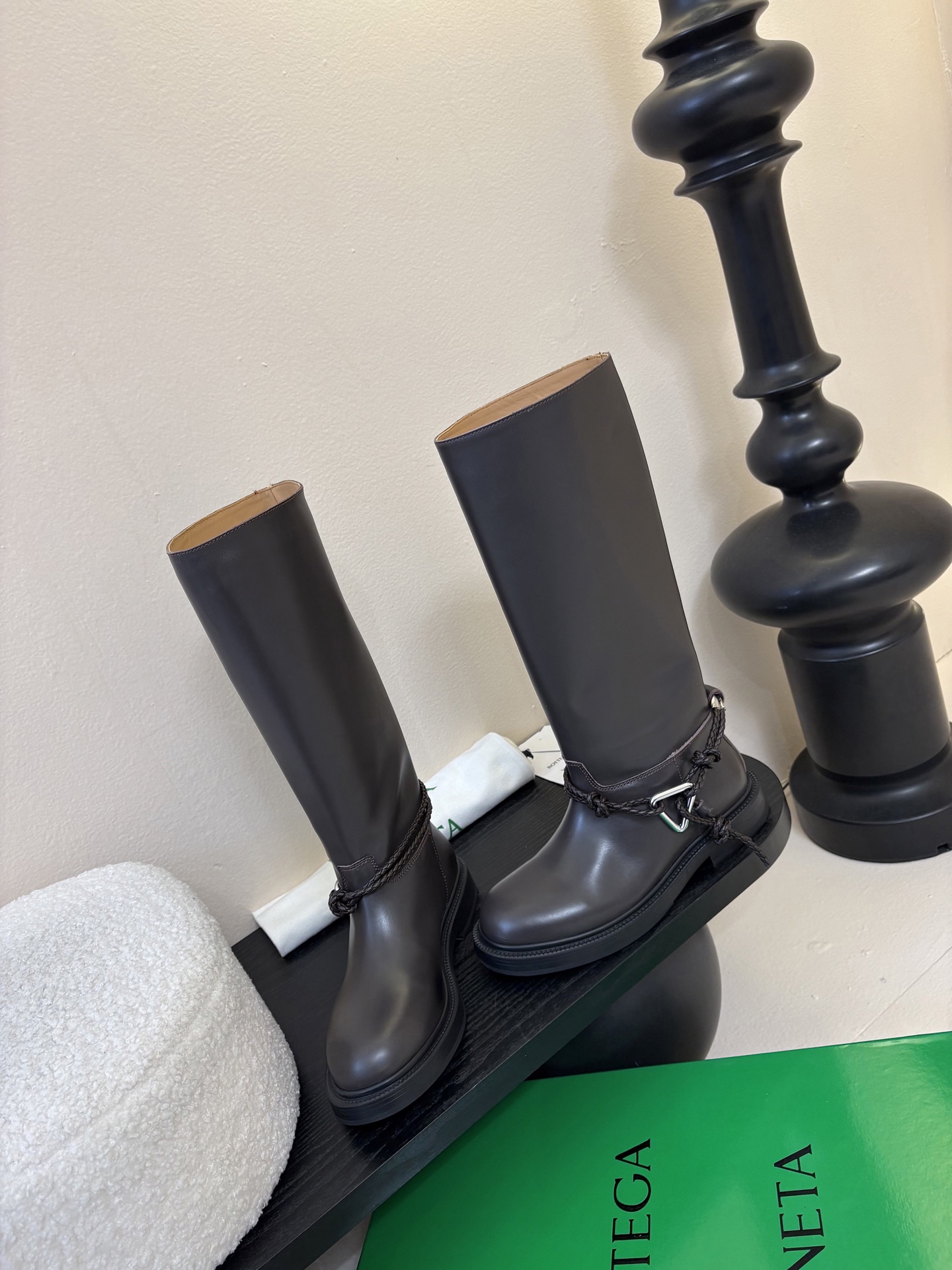 Bottega Veneta BV一脚蹬时尚 短靴 骑士靴太酷了 一眼就爱上，这双绳结靴必须锁死经典绳结