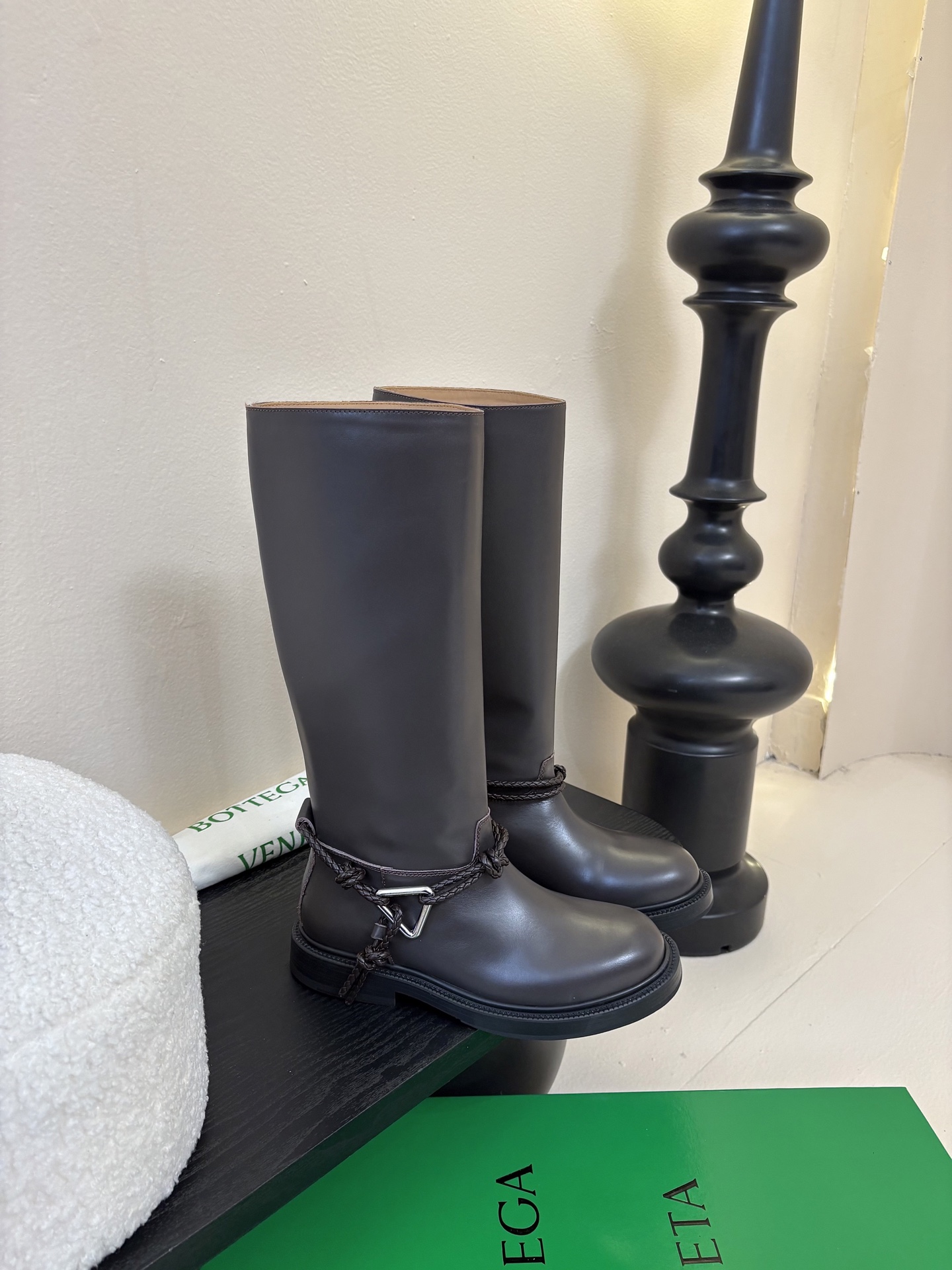 Bottega Veneta BV一脚蹬时尚 短靴 骑士靴太酷了 一眼就爱上，这双绳结靴必须锁死经典绳结