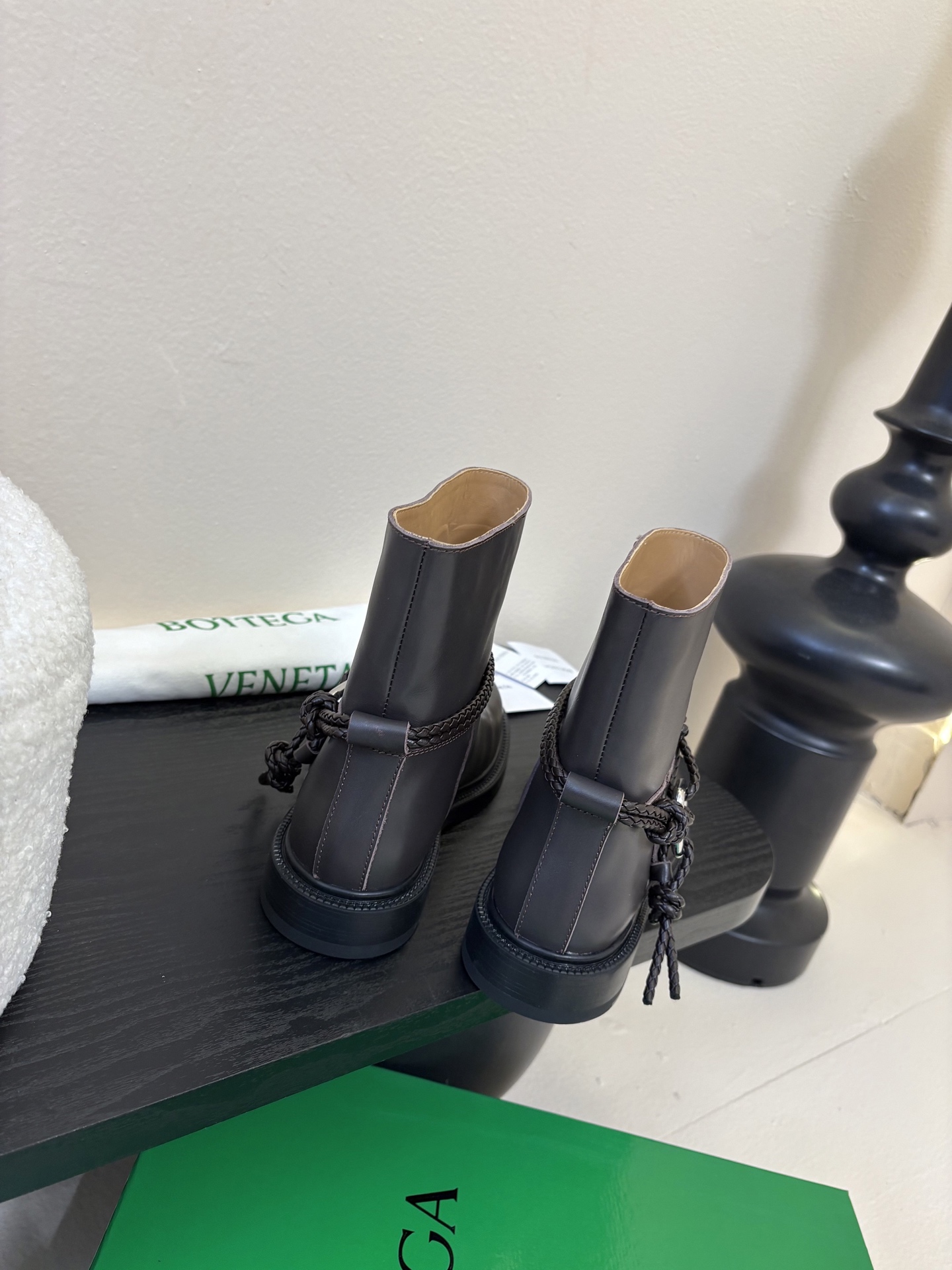 Bottega Veneta BV一脚蹬时尚 短靴 骑士靴太酷了 一眼就爱上，这双绳结靴必须锁死经典绳结