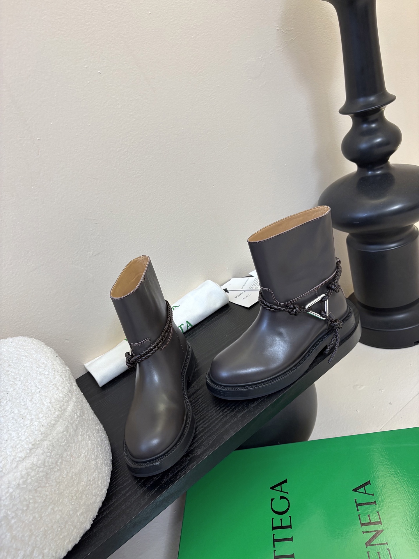 Bottega Veneta BV一脚蹬时尚 短靴 骑士靴太酷了 一眼就爱上，这双绳结靴必须锁死经典绳结
