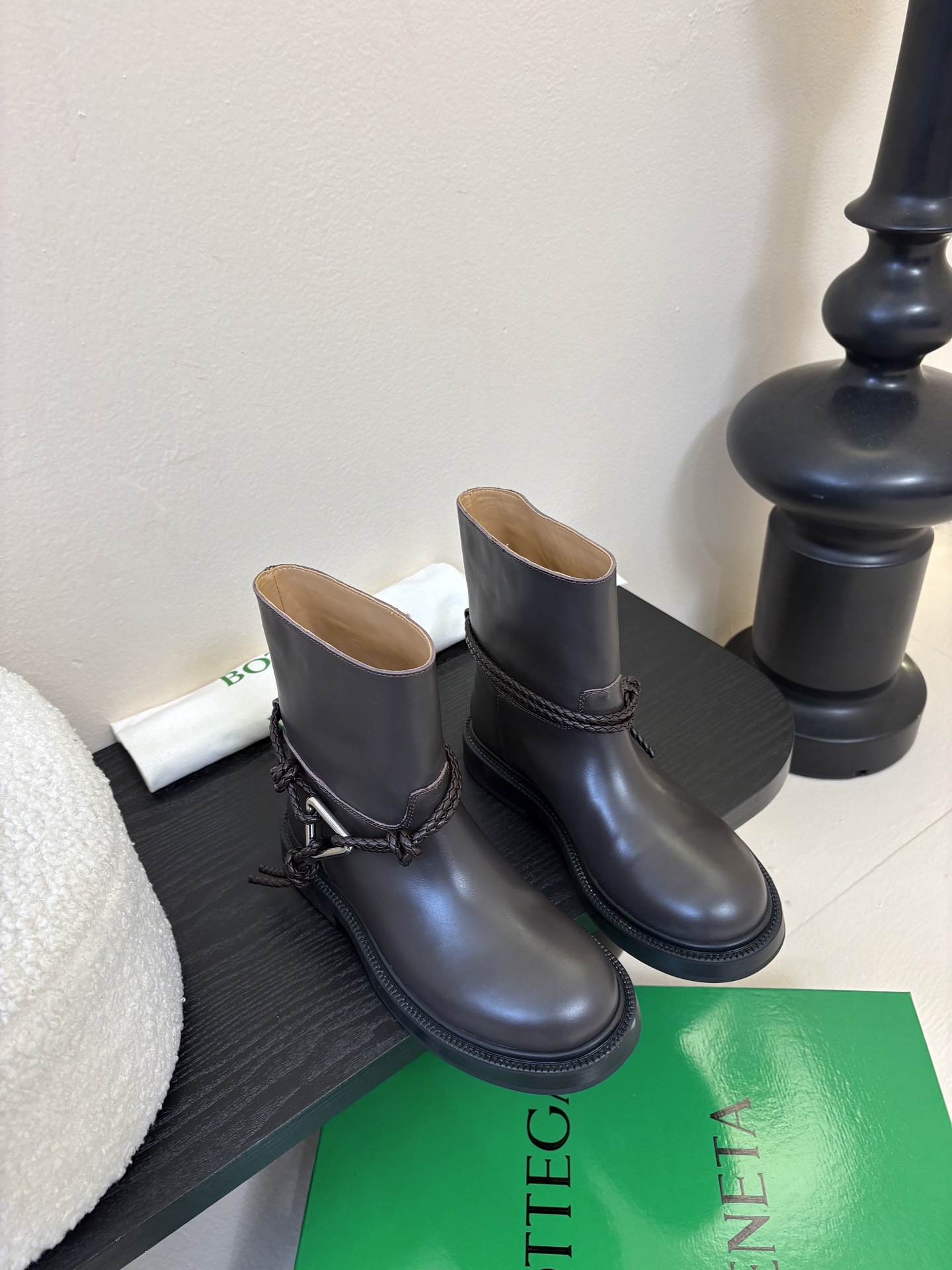 Bottega Veneta BV一脚蹬时尚 短靴 骑士靴太酷了 一眼就爱上，这双绳结靴必须锁死经典绳结