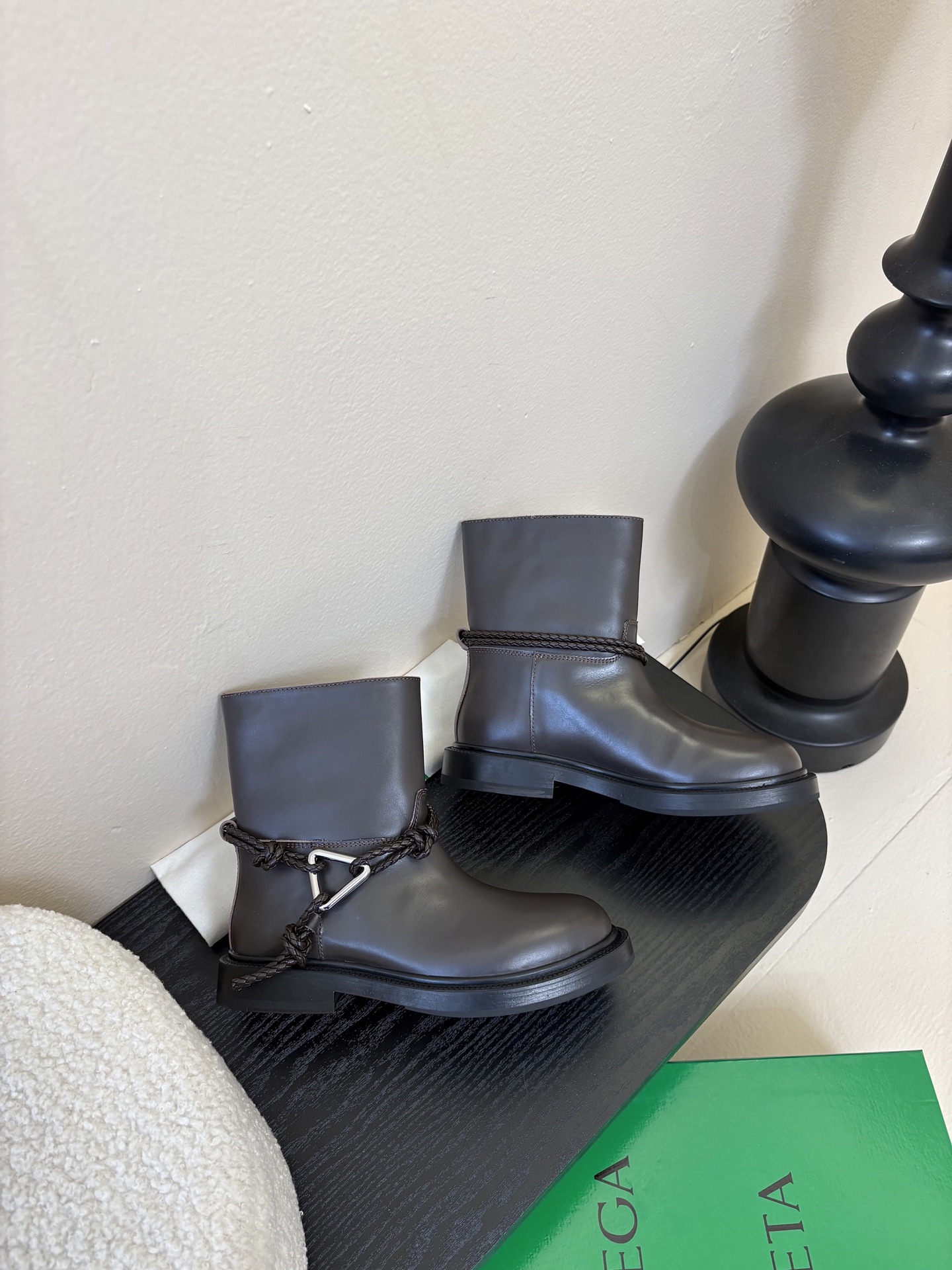 Bottega Veneta BV一脚蹬时尚 短靴 骑士靴太酷了 一眼就爱上，这双绳结靴必须锁死经典绳结