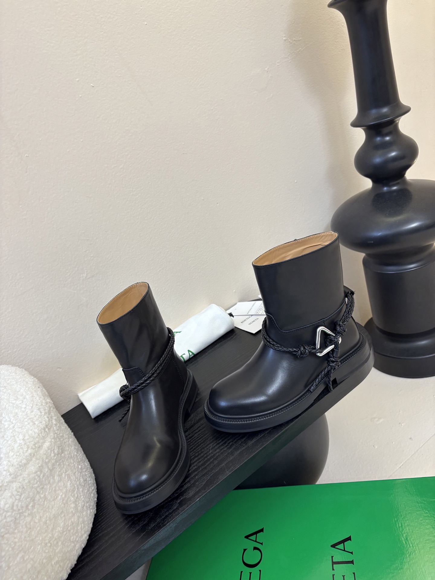 Bottega Veneta BV一脚蹬时尚 短靴 骑士靴太酷了 一眼就爱上，这双绳结靴必须锁死经典绳结