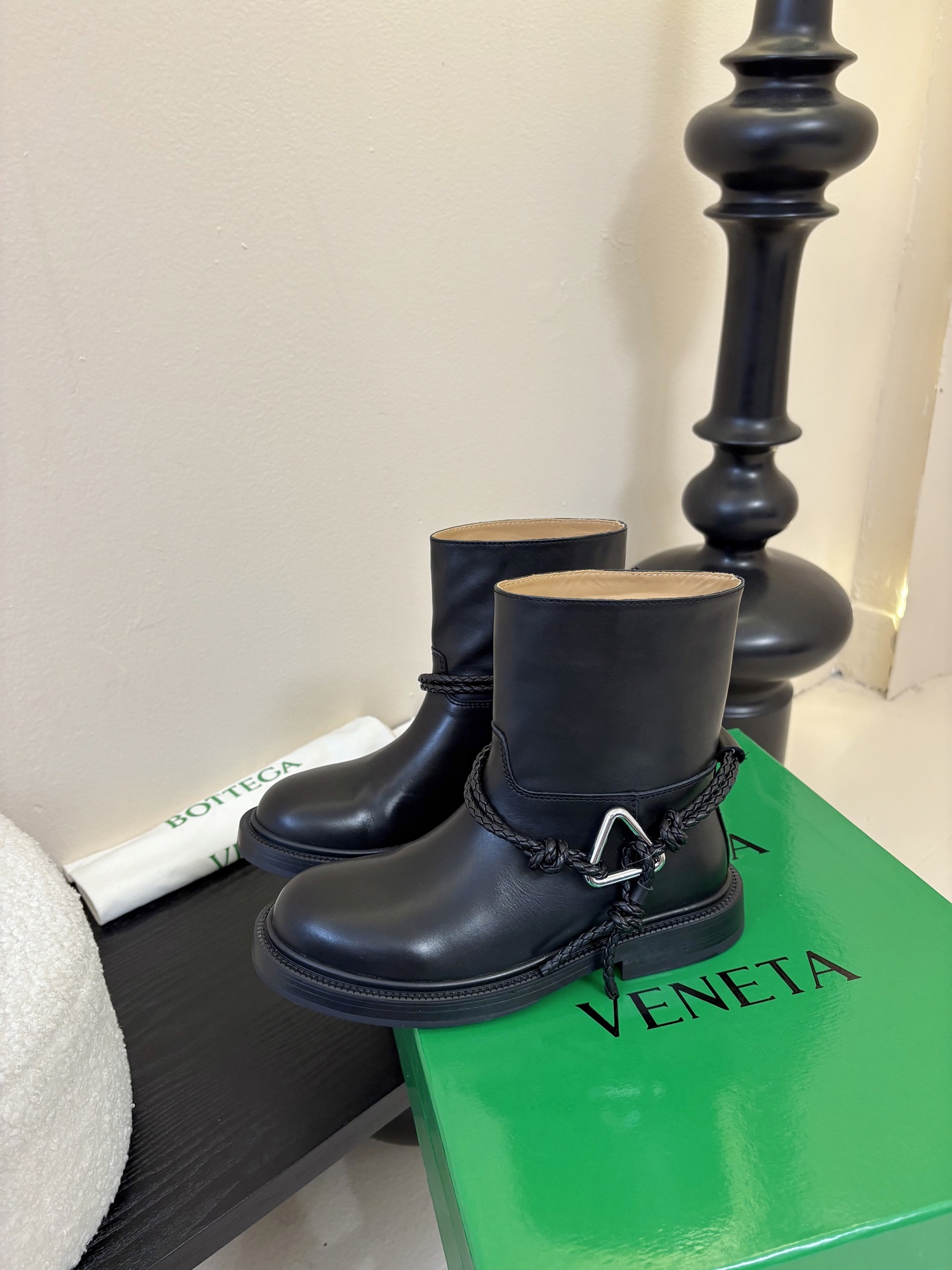 Bottega Veneta BV一脚蹬时尚 短靴 骑士靴太酷了 一眼就爱上，这双绳结靴必须锁死经典绳结