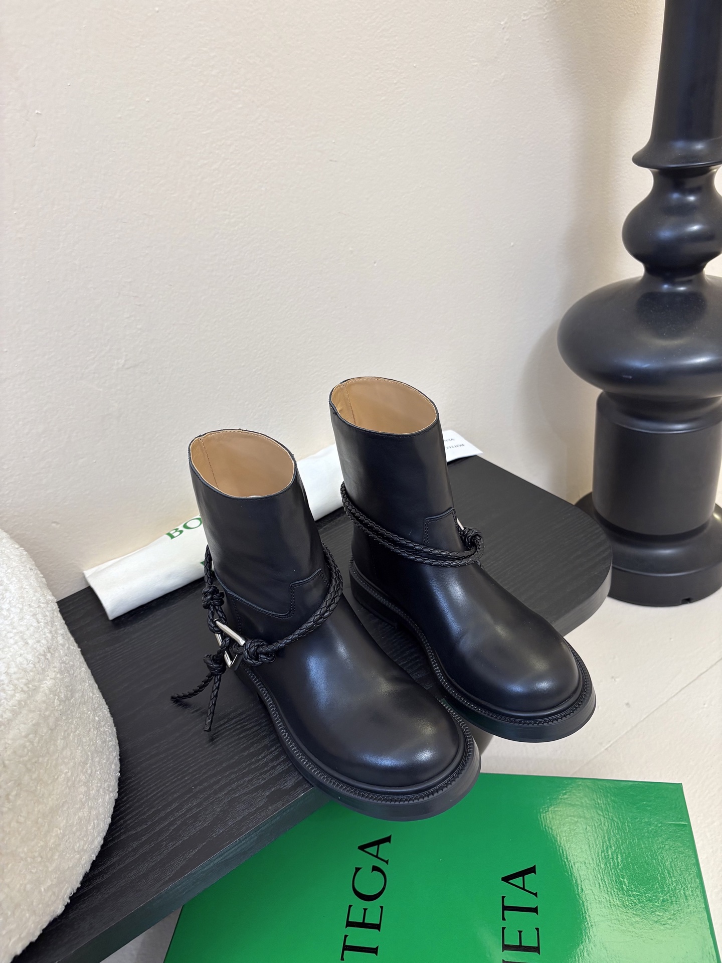 Bottega Veneta BV一脚蹬时尚 短靴 骑士靴太酷了 一眼就爱上，这双绳结靴必须锁死经典绳结