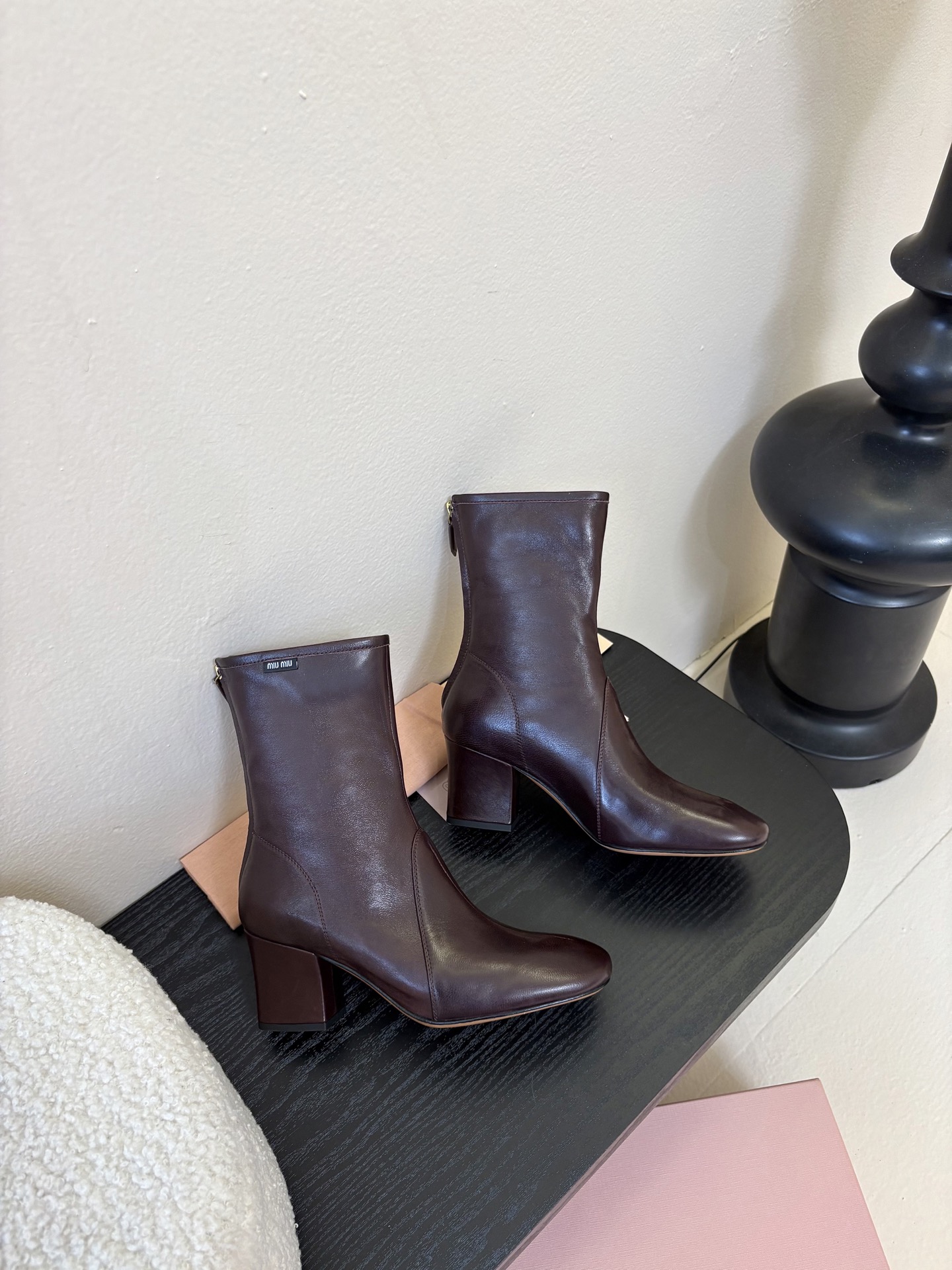 代购级Miu miu 25ss 弹力 短靴 秋冬走秀新款短靴！今年最值得入手的靴子 没有之一！超多网红明
