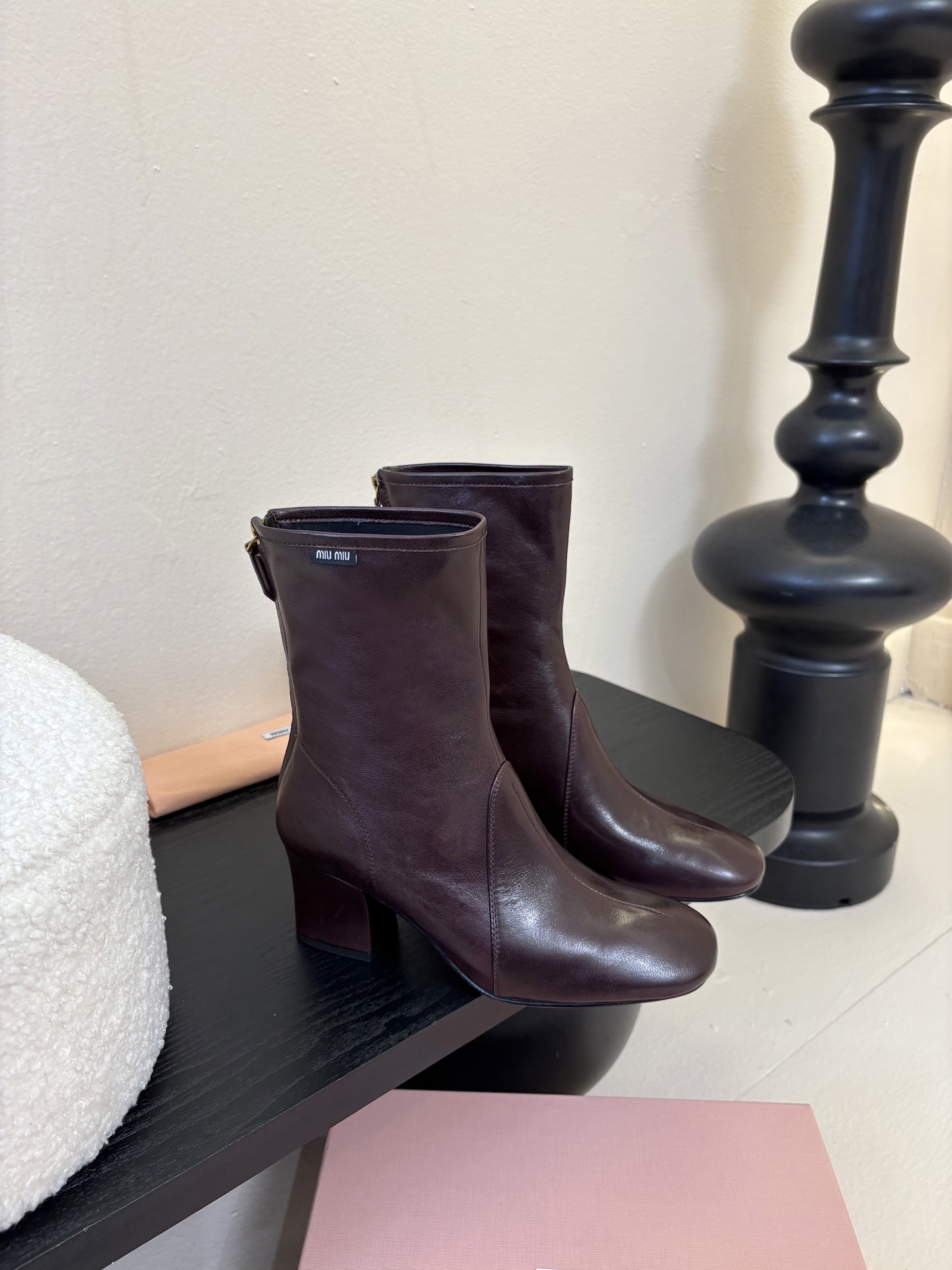 代购级Miu miu 25ss 弹力 短靴 秋冬走秀新款短靴！今年最值得入手的靴子 没有之一！超多网红明