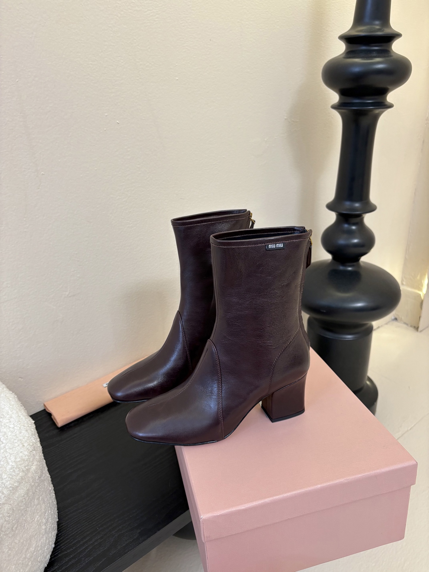 代购级Miu miu 25ss 弹力 短靴 秋冬走秀新款短靴！今年最值得入手的靴子 没有之一！超多网红明