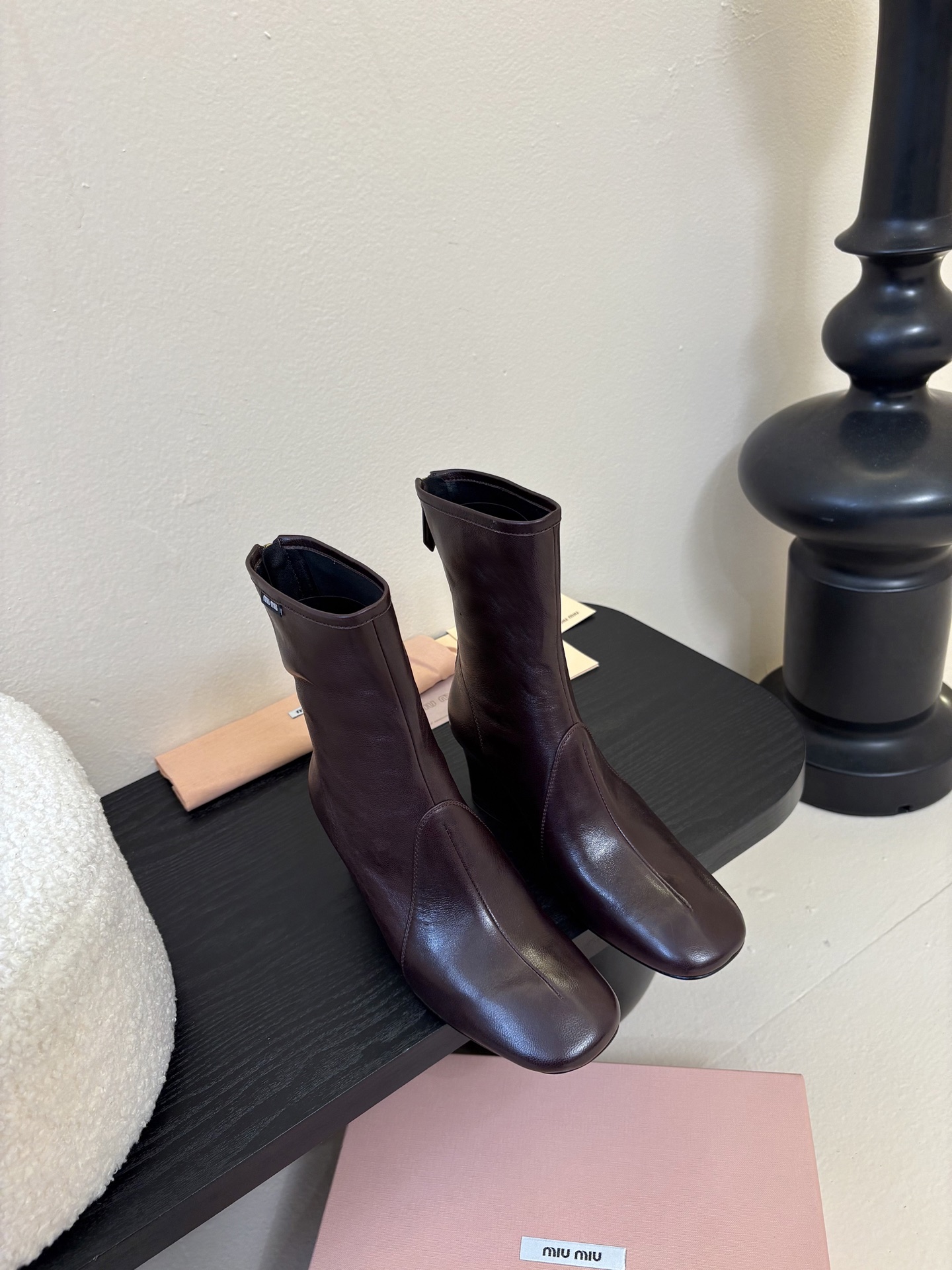 代购级Miu miu 25ss 弹力 短靴 秋冬走秀新款短靴！今年最值得入手的靴子 没有之一！超多网红明