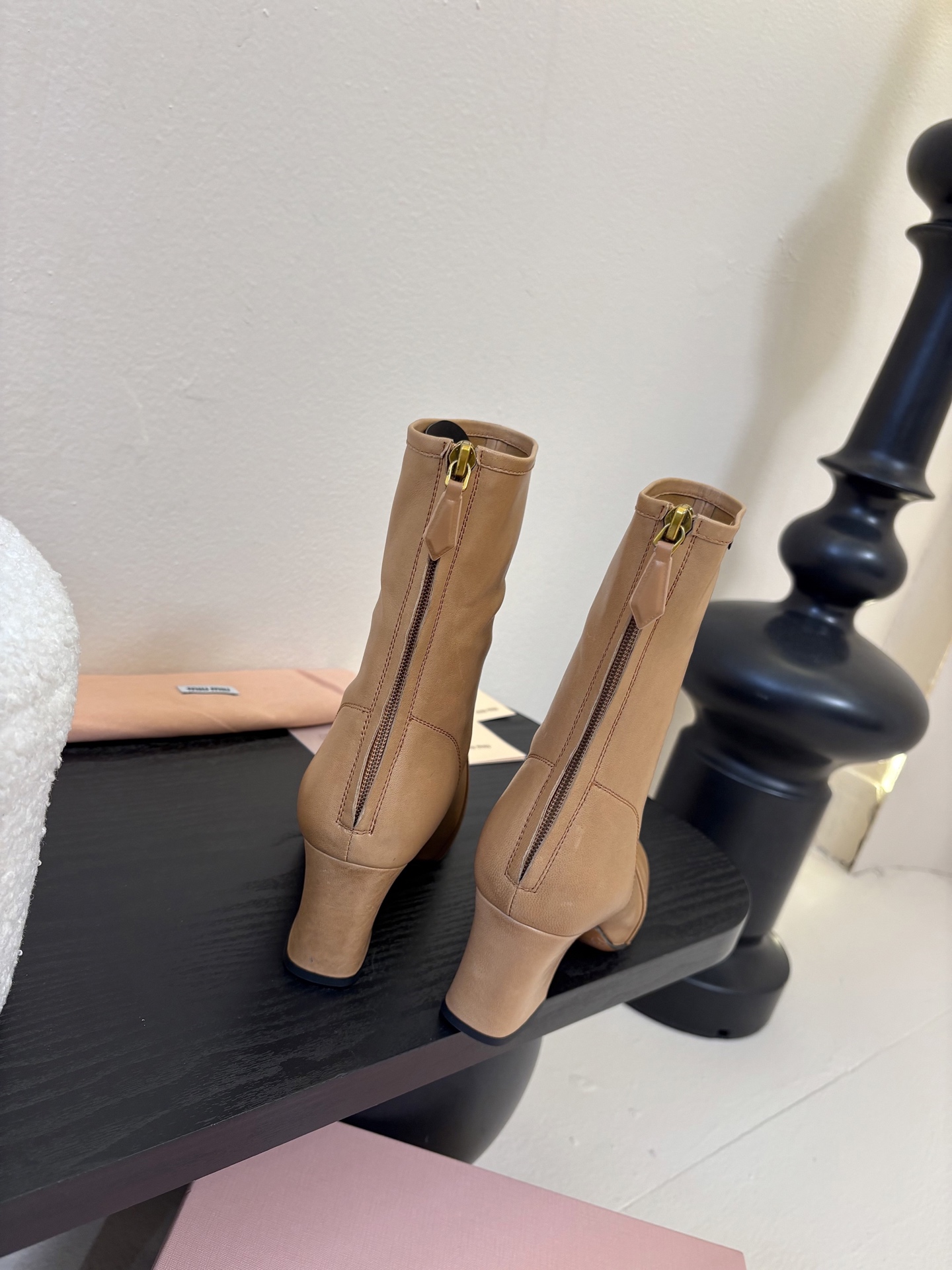 代购级Miu miu 25ss 弹力 短靴 秋冬走秀新款短靴！今年最值得入手的靴子 没有之一！超多网红明