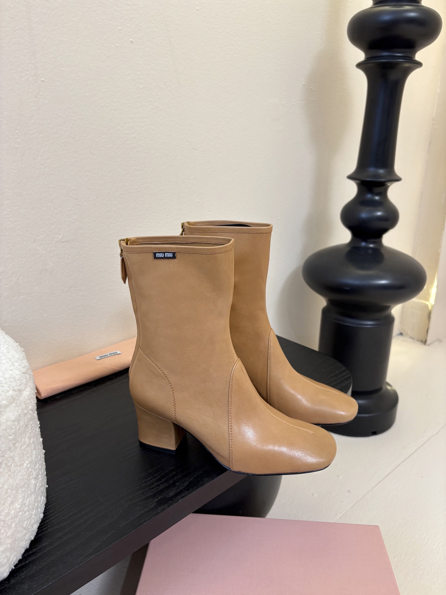 代购级Miu miu 25ss 弹力 短靴 秋冬走秀新款短靴！今年最值得入手的靴子 没有之一！超多网红明