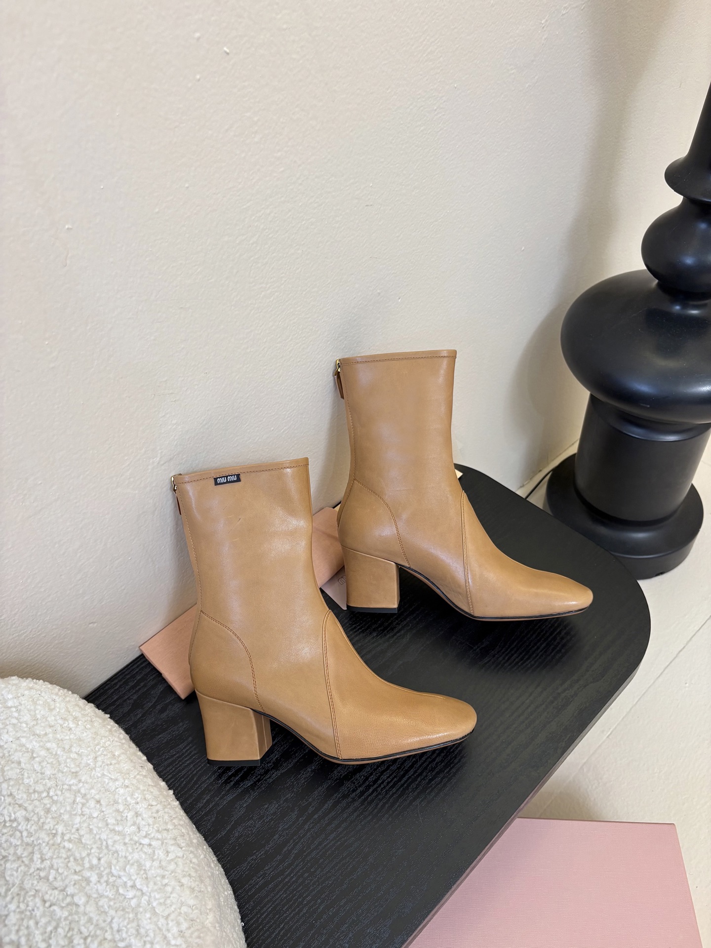 代购级Miu miu 25ss 弹力 短靴 秋冬走秀新款短靴！今年最值得入手的靴子 没有之一！超多网红明