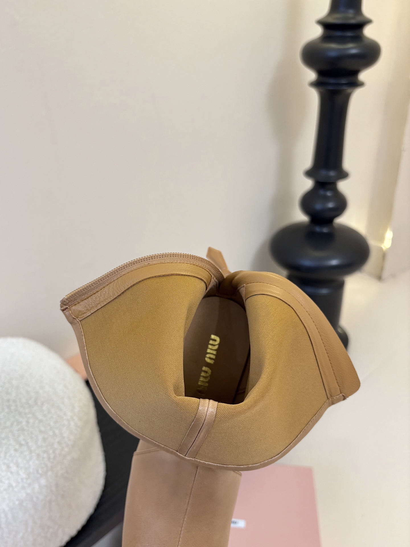 代购级Miu miu 25ss 弹力 短靴 秋冬走秀新款短靴！今年最值得入手的靴子 没有之一！超多网红明