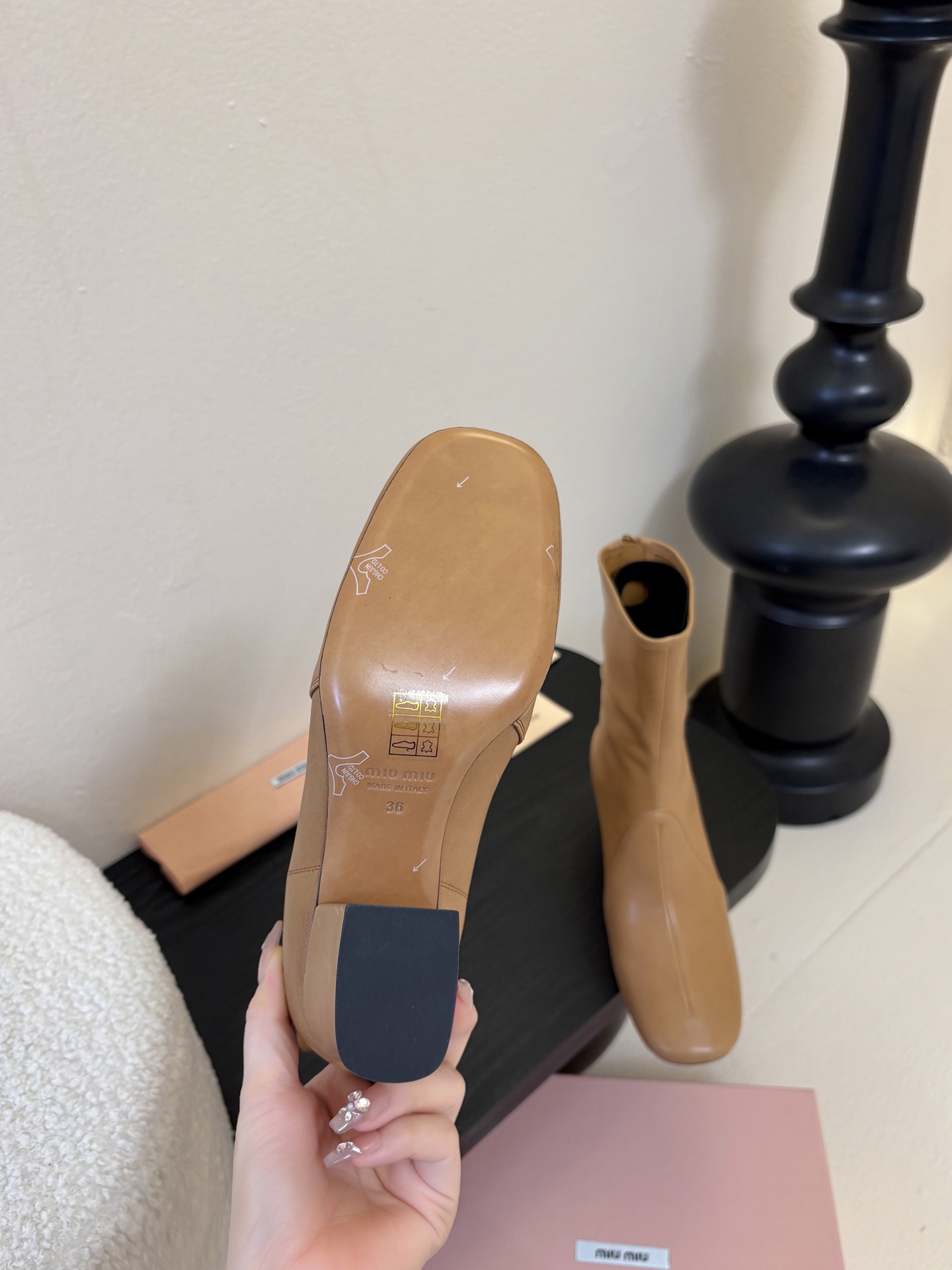 代购级Miu miu 25ss 弹力 短靴 秋冬走秀新款短靴！今年最值得入手的靴子 没有之一！超多网红明