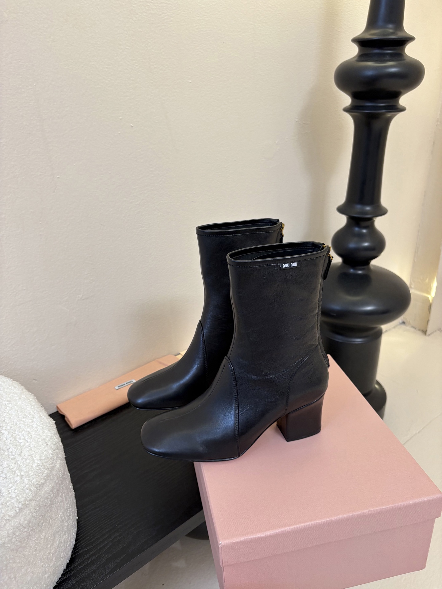 代购级Miu miu 25ss 弹力 短靴 秋冬走秀新款短靴！今年最值得入手的靴子 没有之一！超多网红明