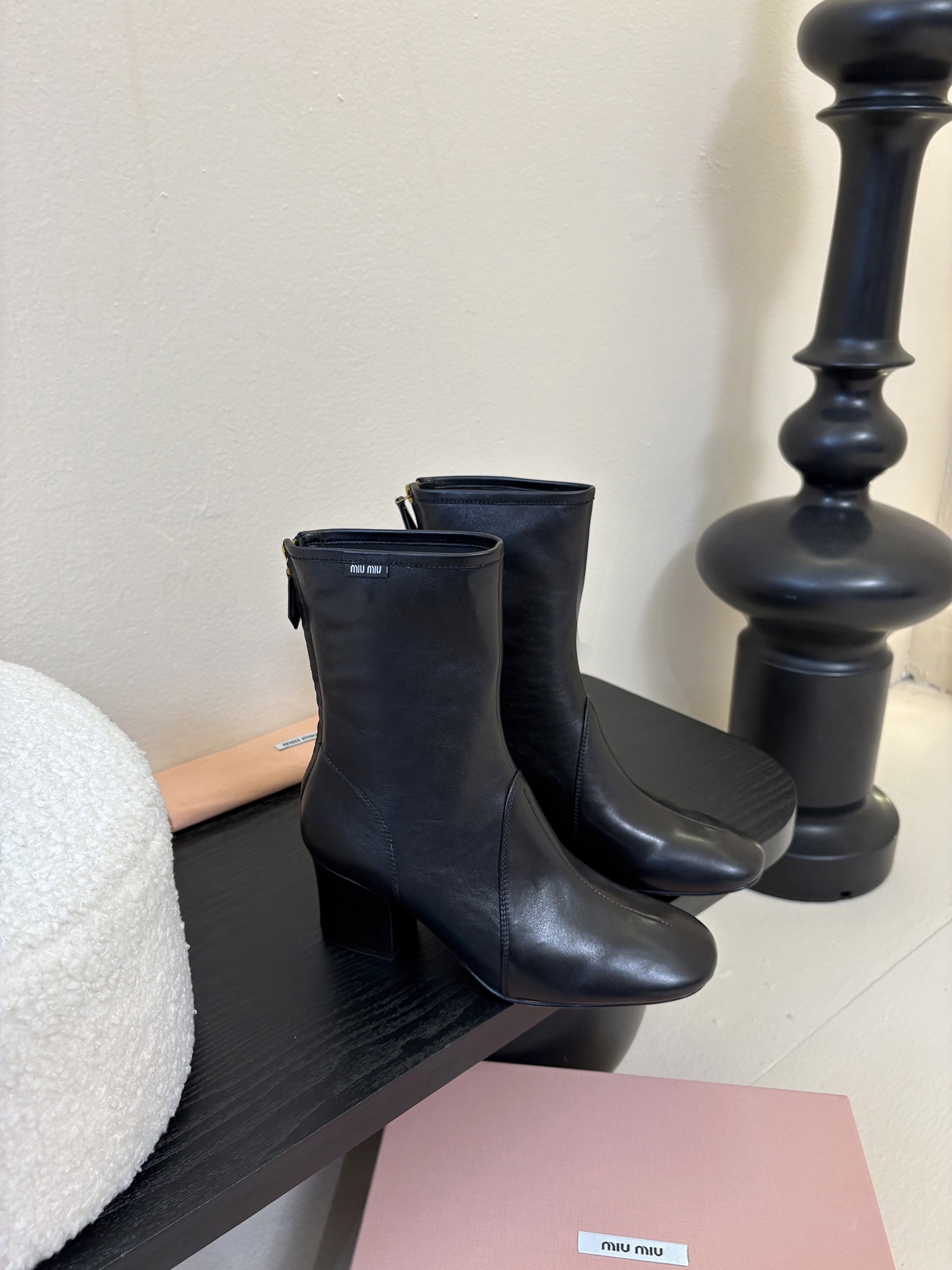 代购级Miu miu 25ss 弹力 短靴 秋冬走秀新款短靴！今年最值得入手的靴子 没有之一！超多网红明