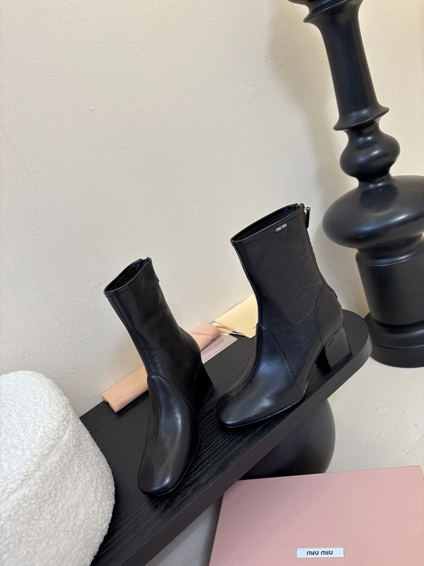 代购级Miu miu 25ss 弹力 短靴 秋冬走秀新款短靴！今年最值得入手的靴子 没有之一！超多网红明