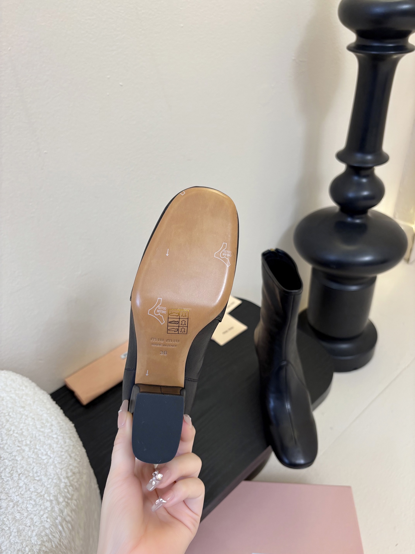 代购级Miu miu 25ss 弹力 短靴 秋冬走秀新款短靴！今年最值得入手的靴子 没有之一！超多网红明