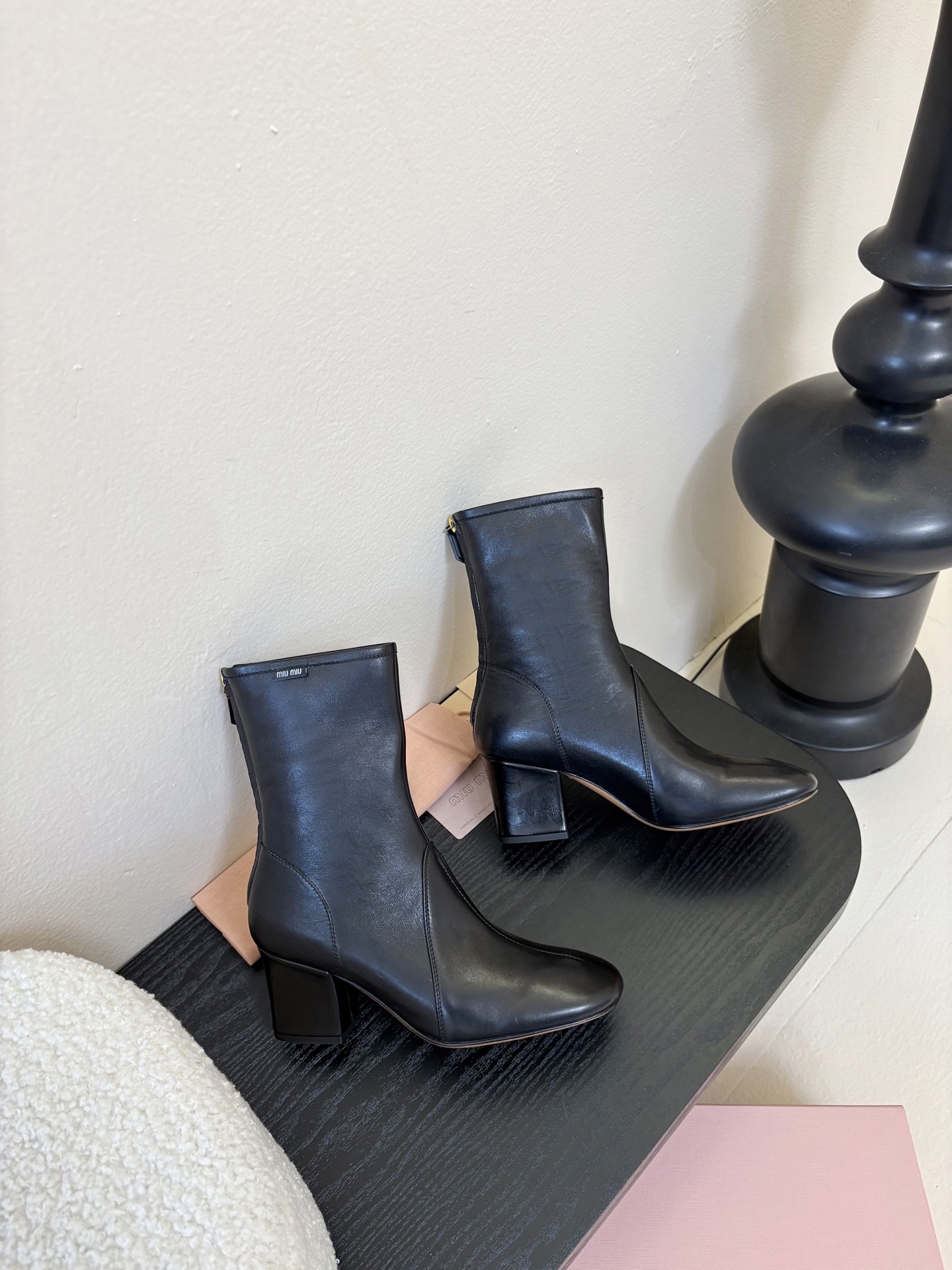 代购级Miu miu 25ss 弹力 短靴 秋冬走秀新款短靴！今年最值得入手的靴子 没有之一！超多网红明