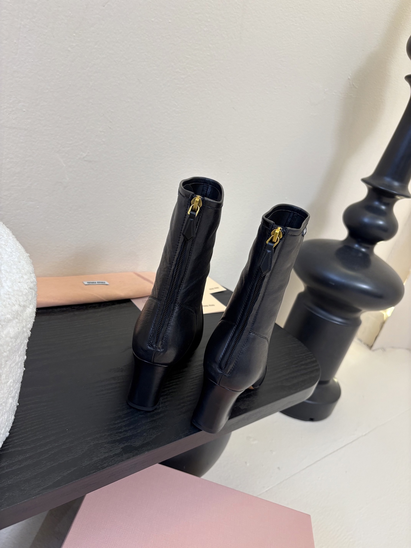 代购级Miu miu 25ss 弹力 短靴 秋冬走秀新款短靴！今年最值得入手的靴子 没有之一！超多网红明