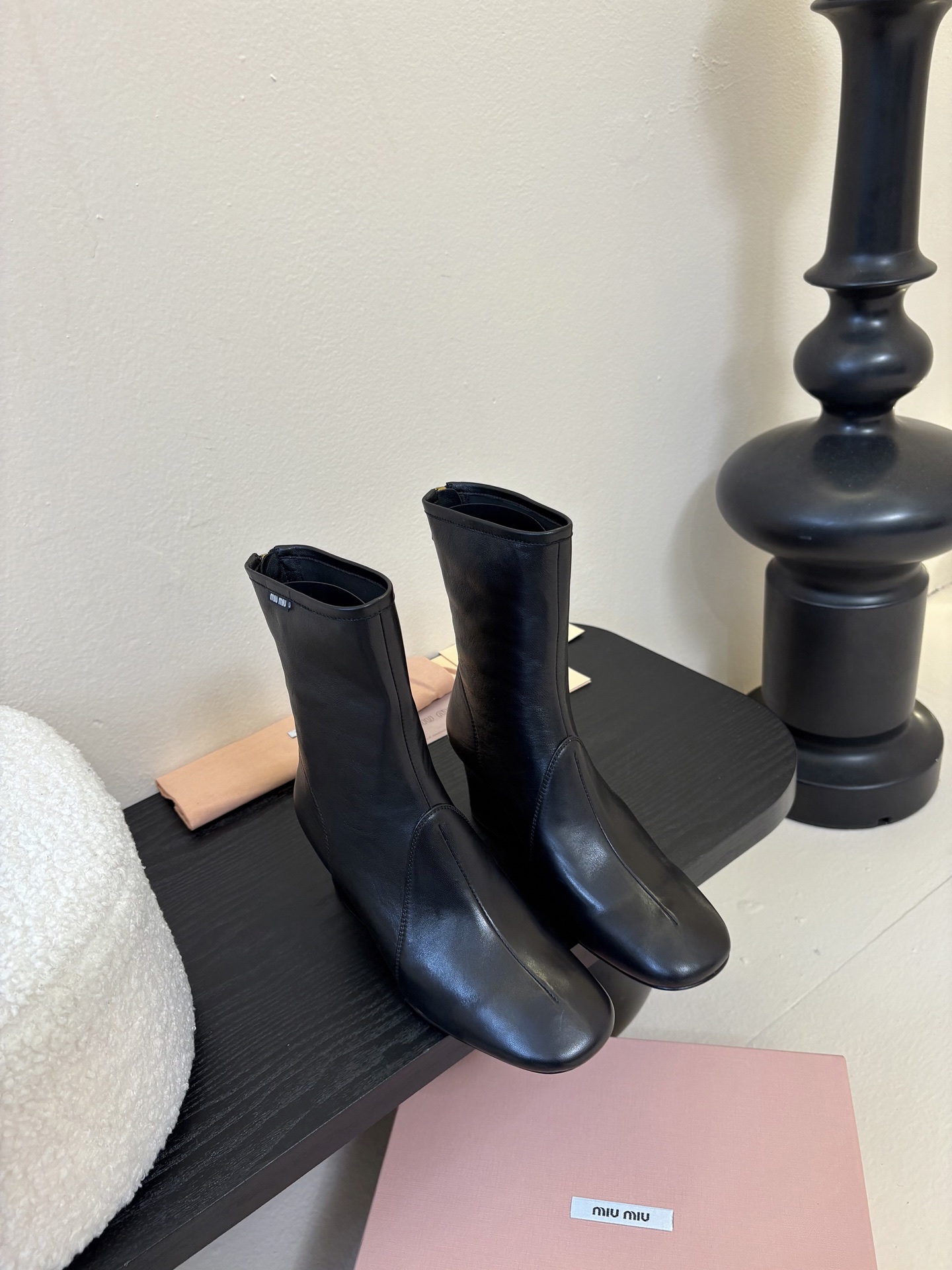 代购级Miu miu 25ss 弹力 短靴 秋冬走秀新款短靴！今年最值得入手的靴子 没有之一！超多网红明