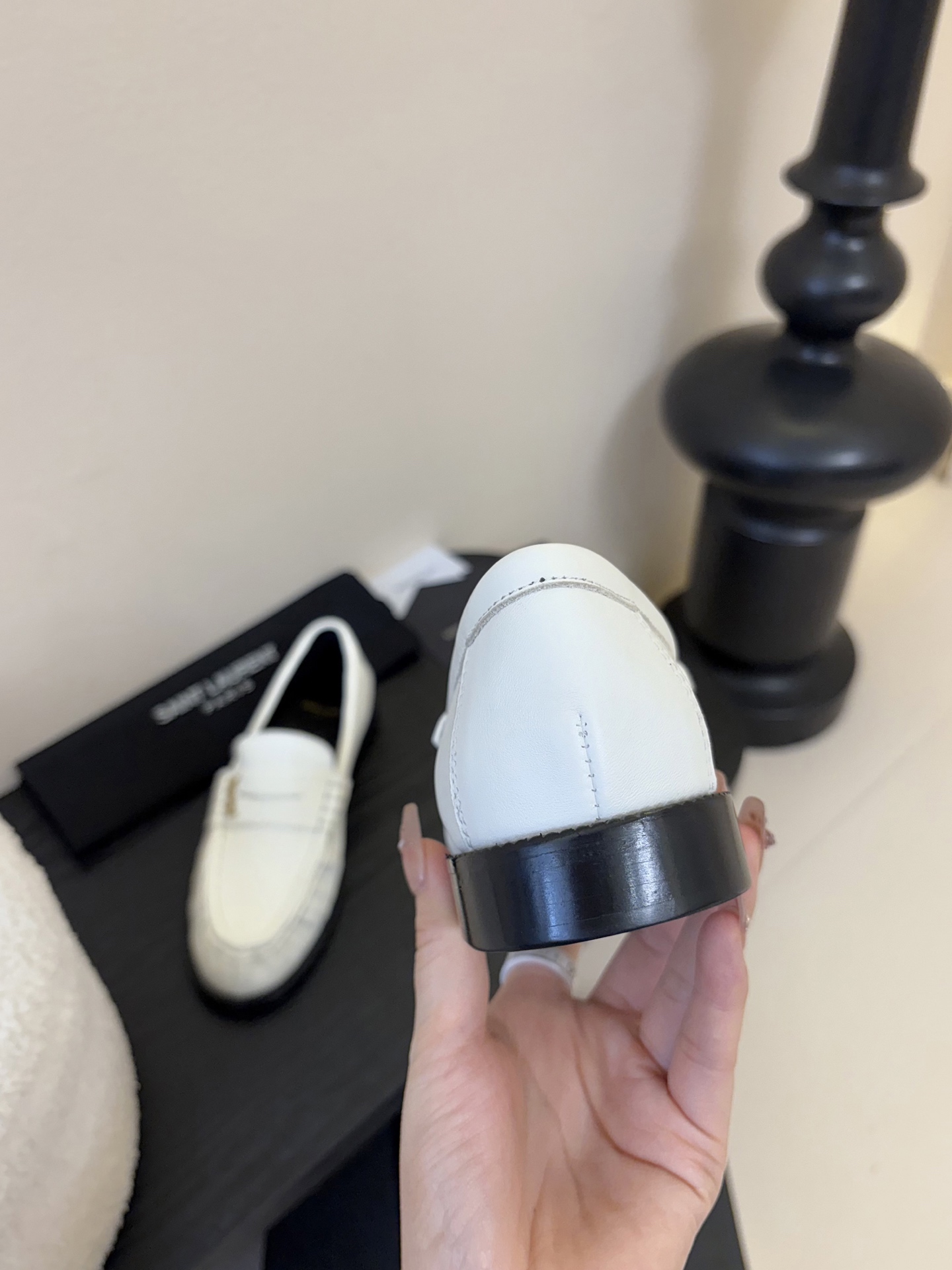 增加新颜色Saint Laurent圣罗兰经典乐福小皮鞋、超级超级无敌火爆的一个款这款我们家每个版面的五