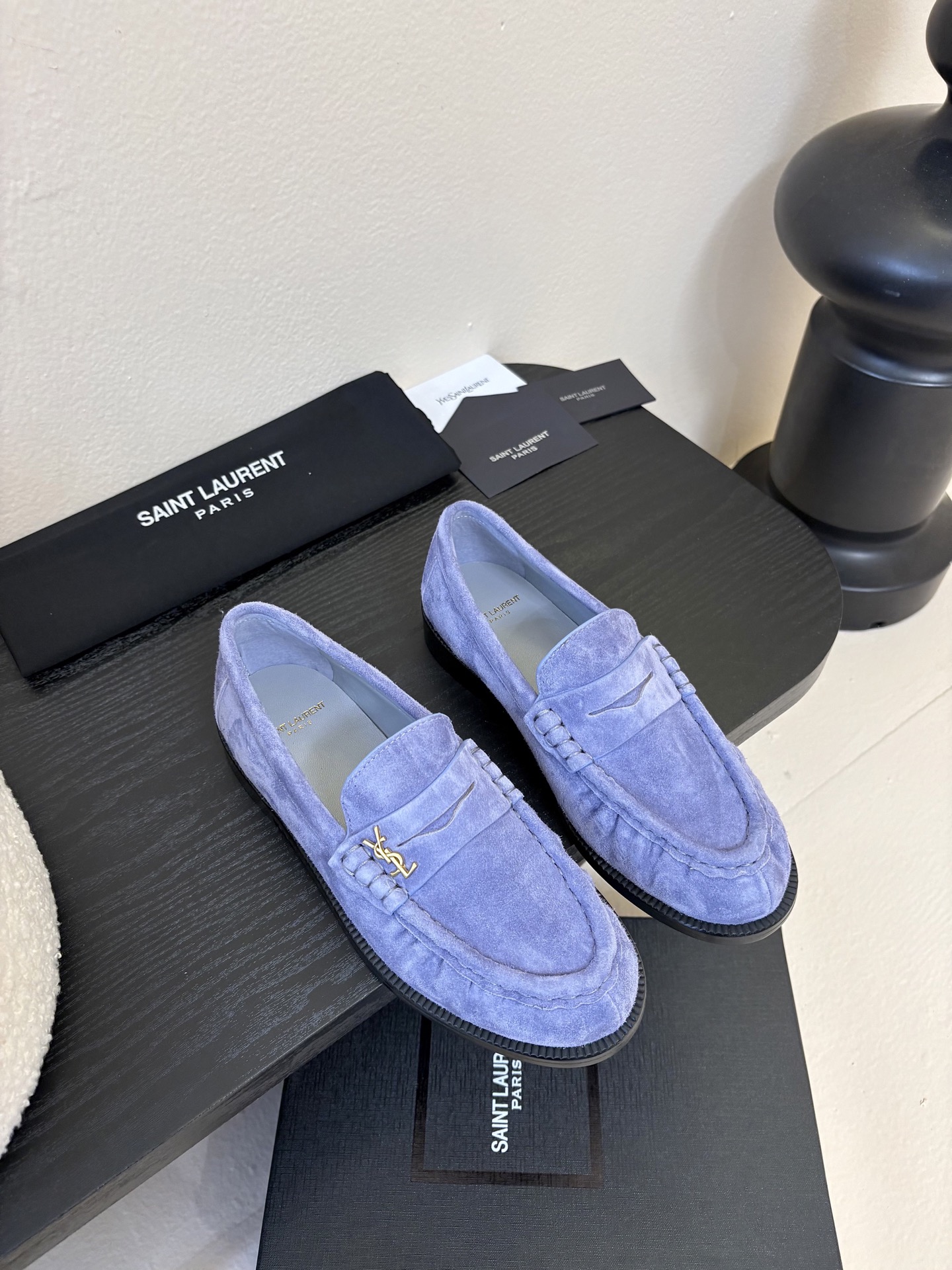 增加新颜色Saint Laurent圣罗兰经典乐福小皮鞋、超级超级无敌火爆的一个款这款我们家每个版面的五