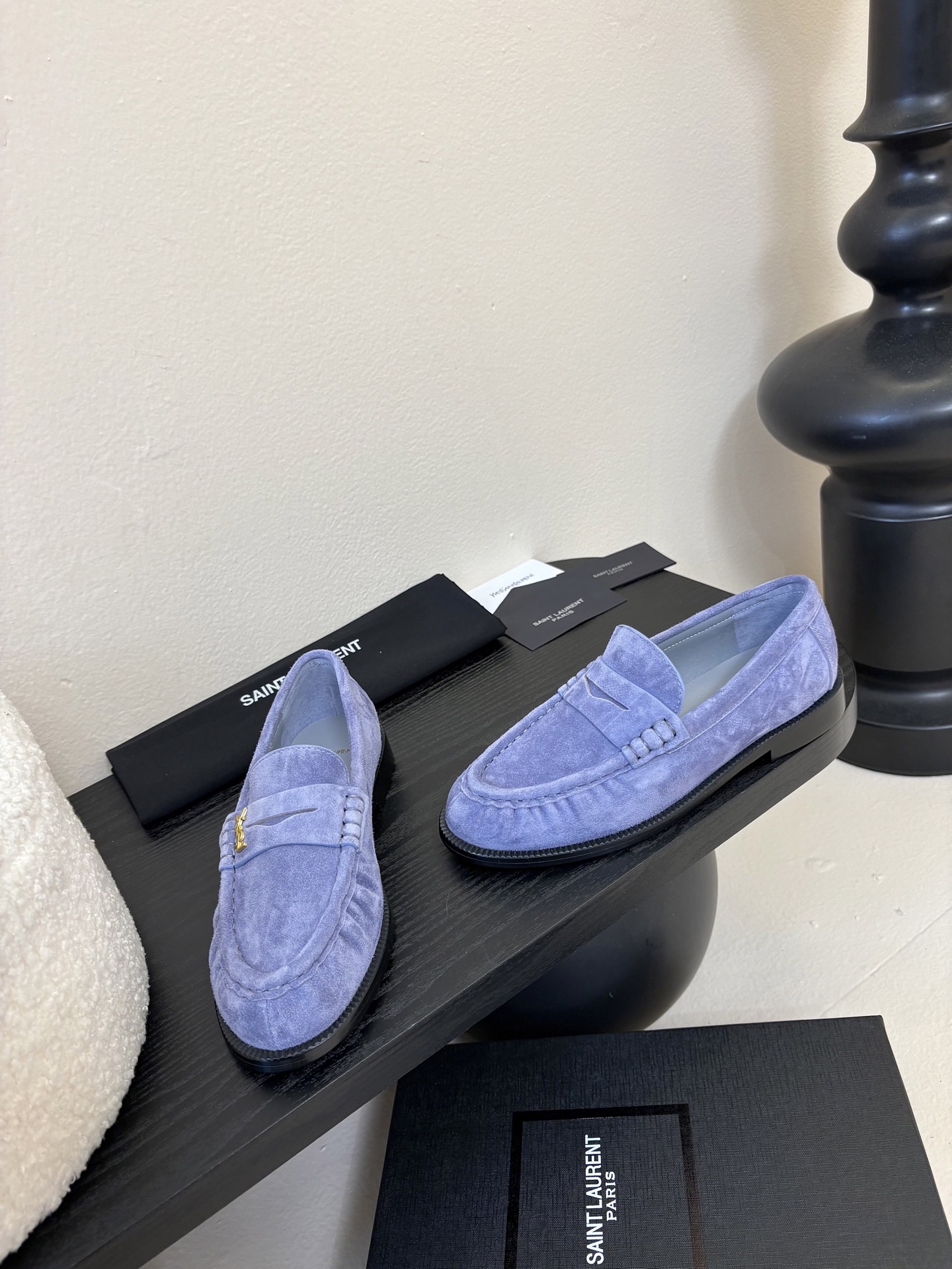 增加新颜色Saint Laurent圣罗兰经典乐福小皮鞋、超级超级无敌火爆的一个款这款我们家每个版面的五