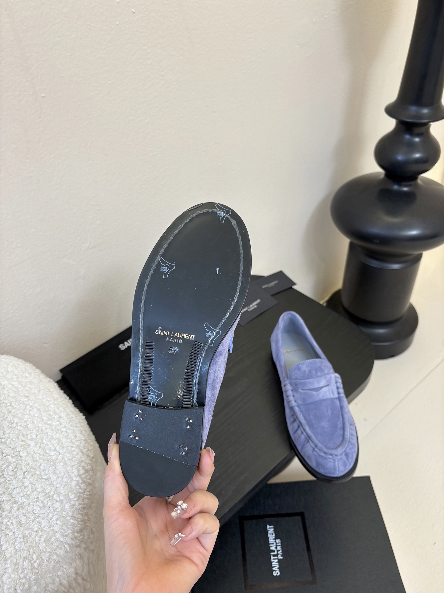 增加新颜色Saint Laurent圣罗兰经典乐福小皮鞋、超级超级无敌火爆的一个款这款我们家每个版面的五