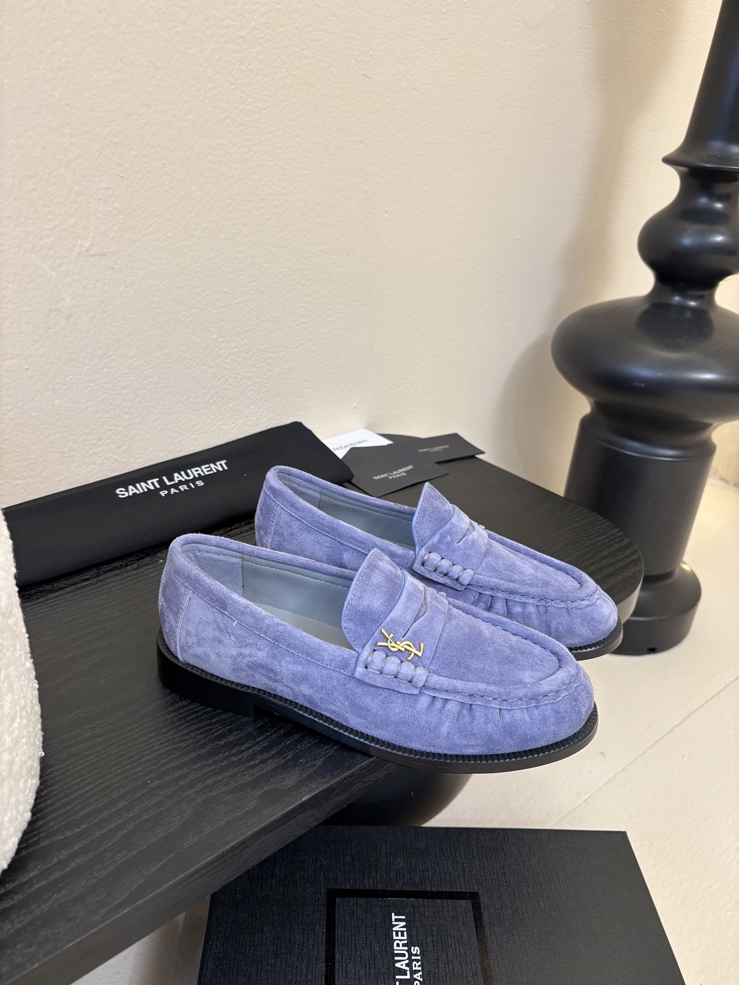 增加新颜色Saint Laurent圣罗兰经典乐福小皮鞋、超级超级无敌火爆的一个款这款我们家每个版面的五