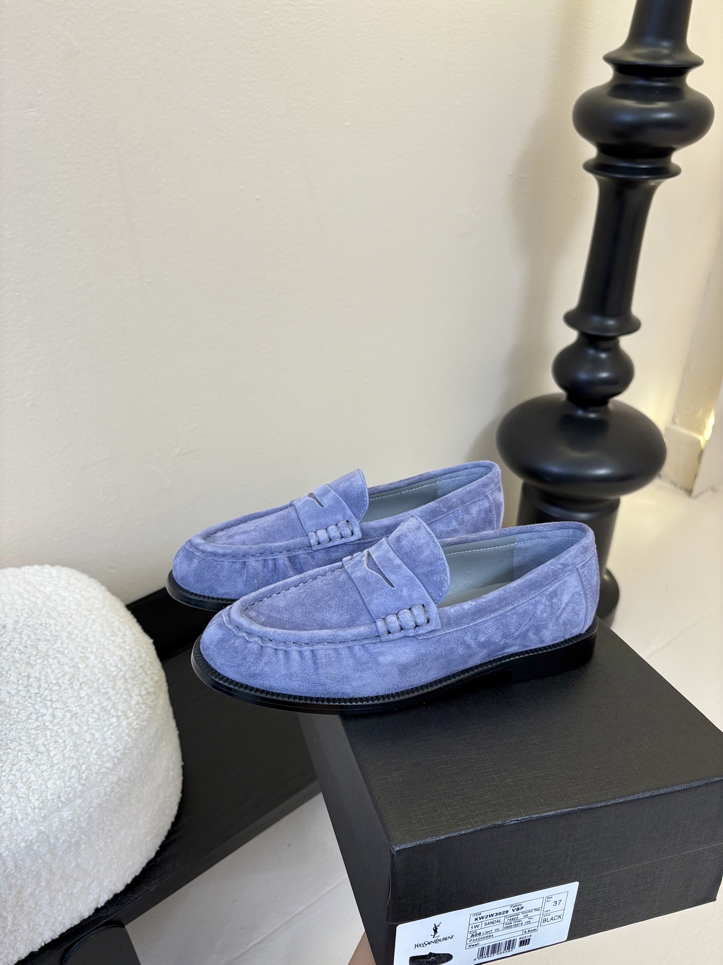 增加新颜色Saint Laurent圣罗兰经典乐福小皮鞋、超级超级无敌火爆的一个款这款我们家每个版面的五