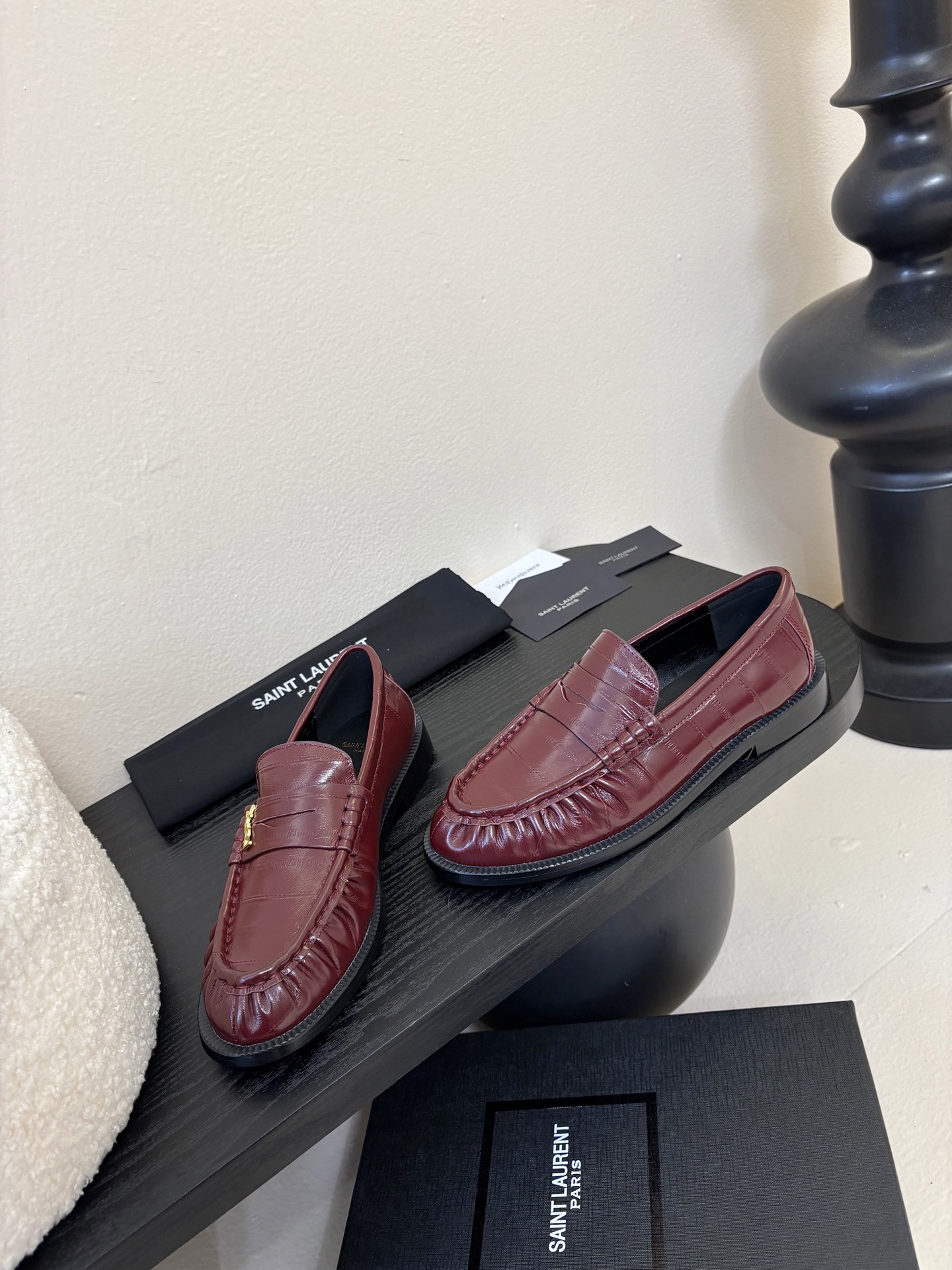 增加新颜色Saint Laurent圣罗兰经典乐福小皮鞋、超级超级无敌火爆的一个款这款我们家每个版面的五