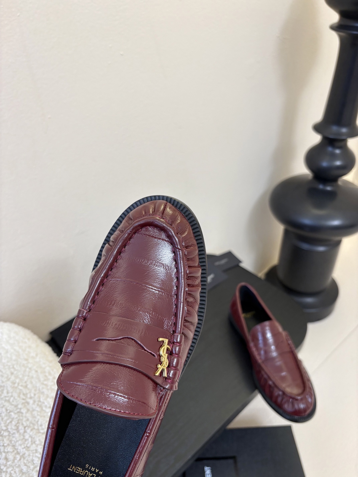 增加新颜色Saint Laurent圣罗兰经典乐福小皮鞋、超级超级无敌火爆的一个款这款我们家每个版面的五