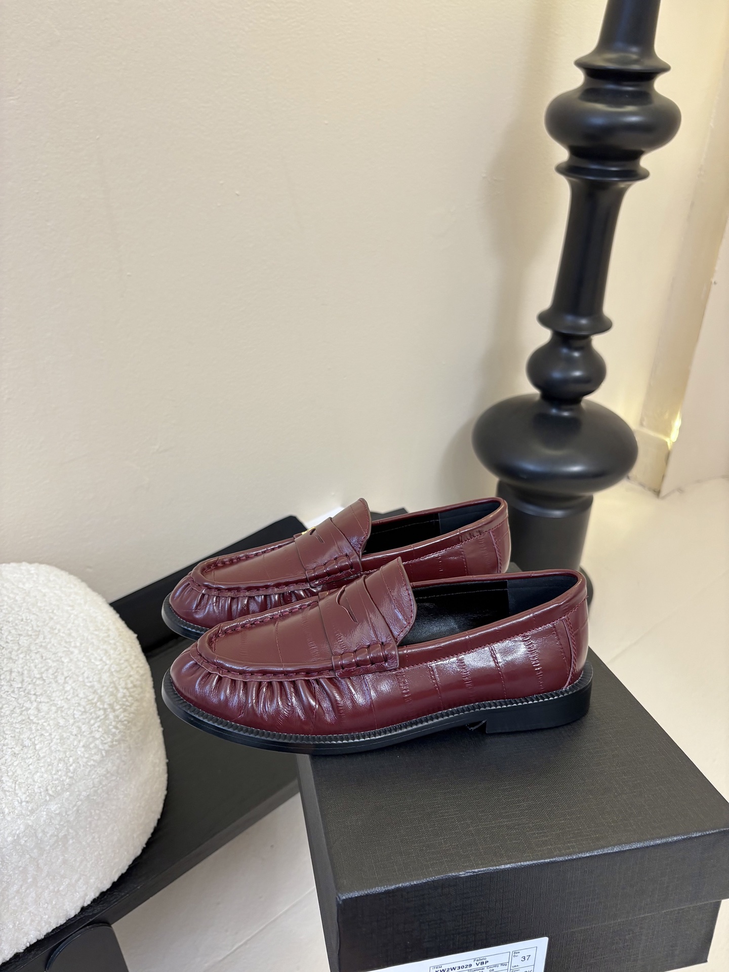 增加新颜色Saint Laurent圣罗兰经典乐福小皮鞋、超级超级无敌火爆的一个款这款我们家每个版面的五