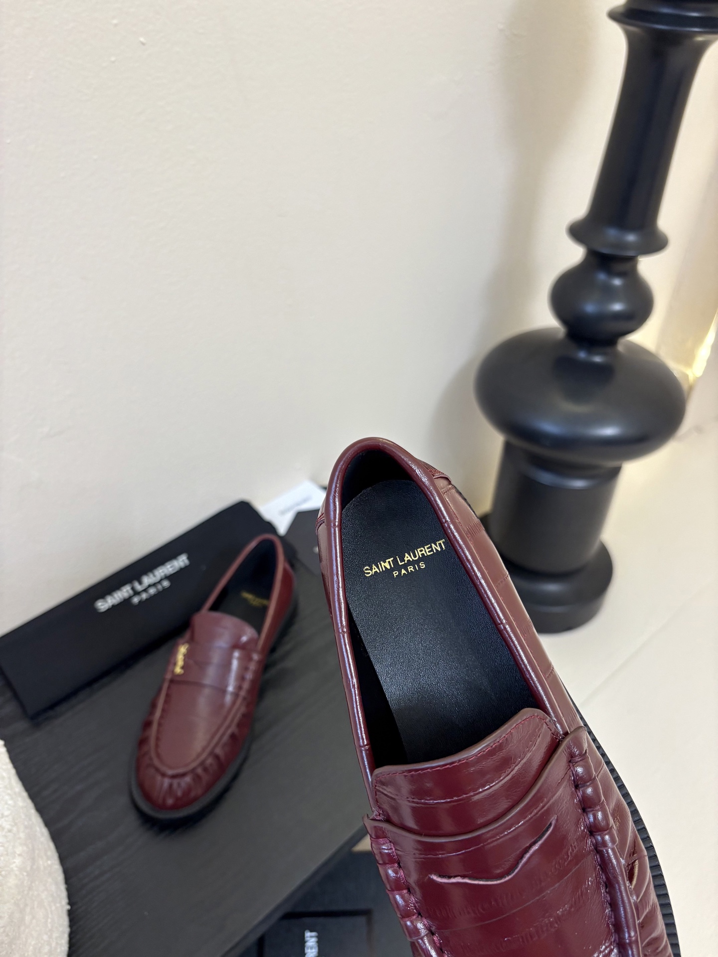 增加新颜色Saint Laurent圣罗兰经典乐福小皮鞋、超级超级无敌火爆的一个款这款我们家每个版面的五