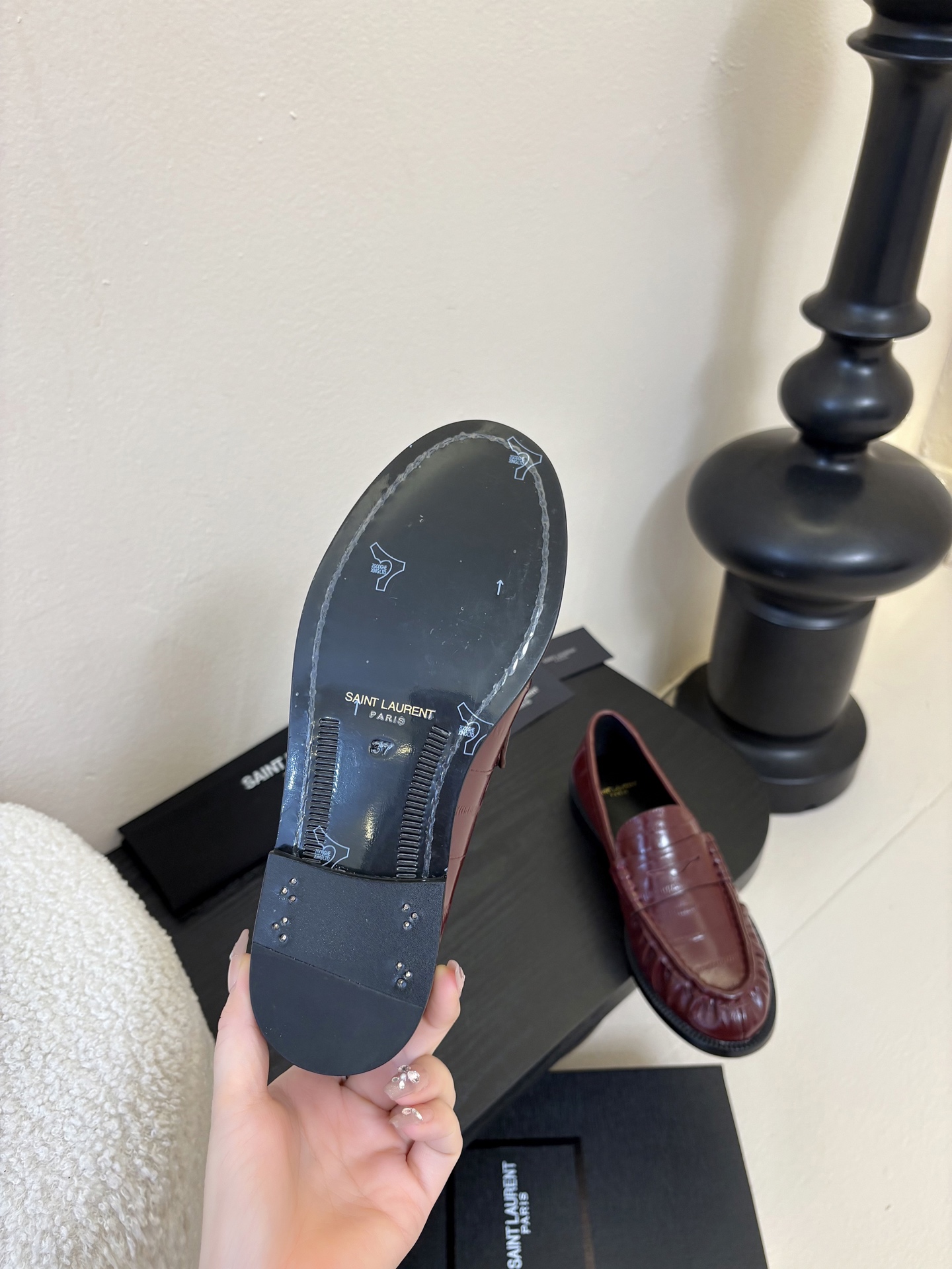 增加新颜色Saint Laurent圣罗兰经典乐福小皮鞋、超级超级无敌火爆的一个款这款我们家每个版面的五