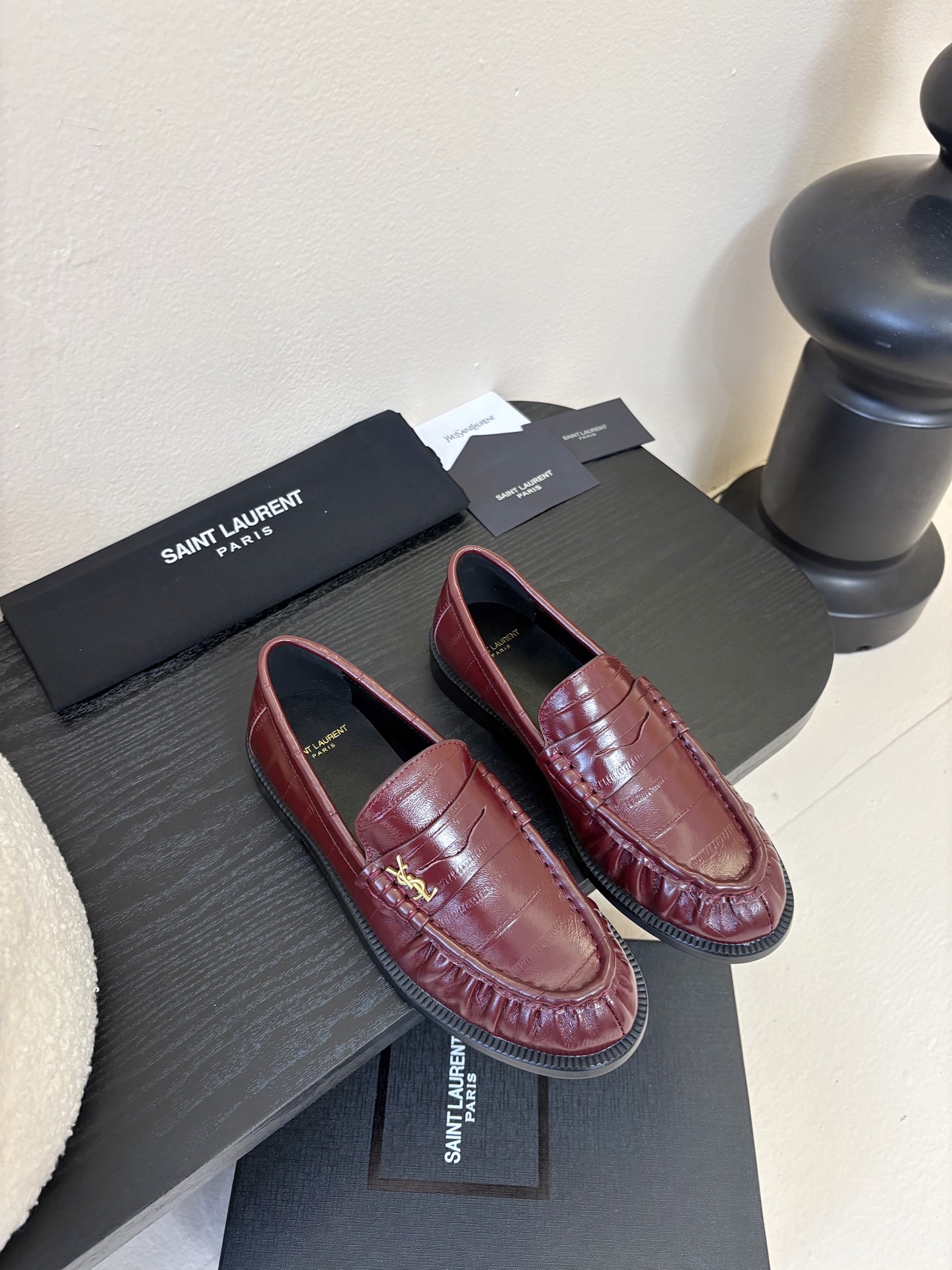 增加新颜色Saint Laurent圣罗兰经典乐福小皮鞋、超级超级无敌火爆的一个款这款我们家每个版面的五