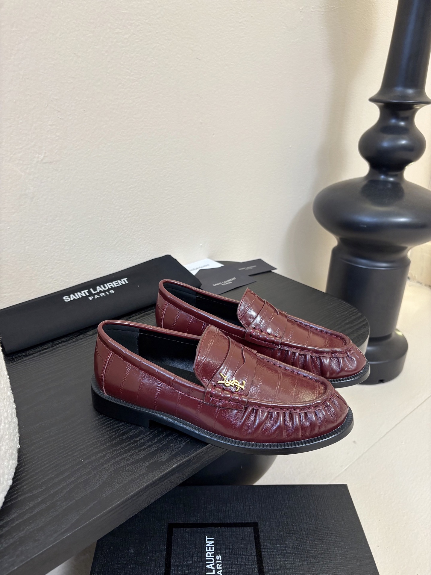 增加新颜色Saint Laurent圣罗兰经典乐福小皮鞋、超级超级无敌火爆的一个款这款我们家每个版面的五