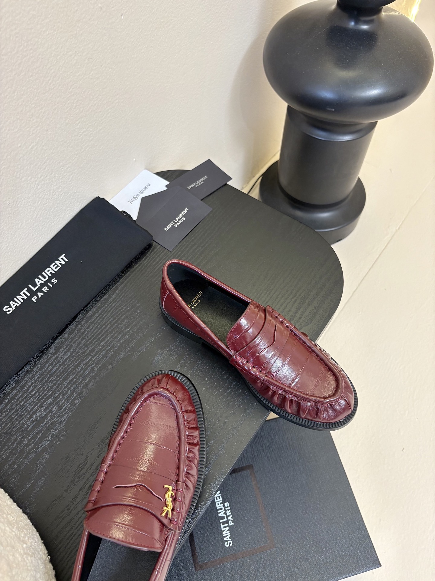 增加新颜色Saint Laurent圣罗兰经典乐福小皮鞋、超级超级无敌火爆的一个款这款我们家每个版面的五