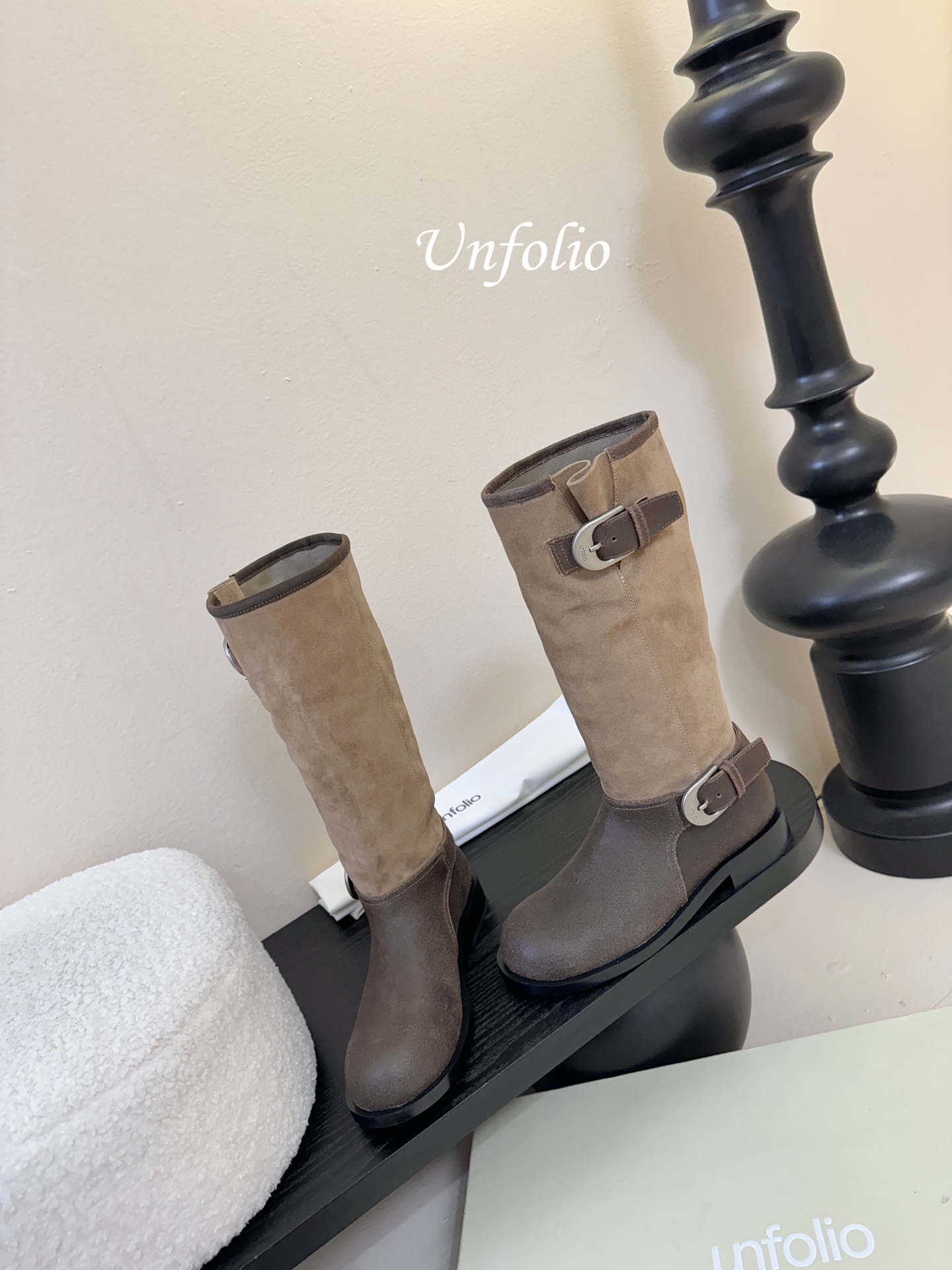 UNFOLIO 秋冬新品unfolio这双长靴太会了 深浅棕拼接 复古又有层次 金属扣一搭 酷飒感直接拉