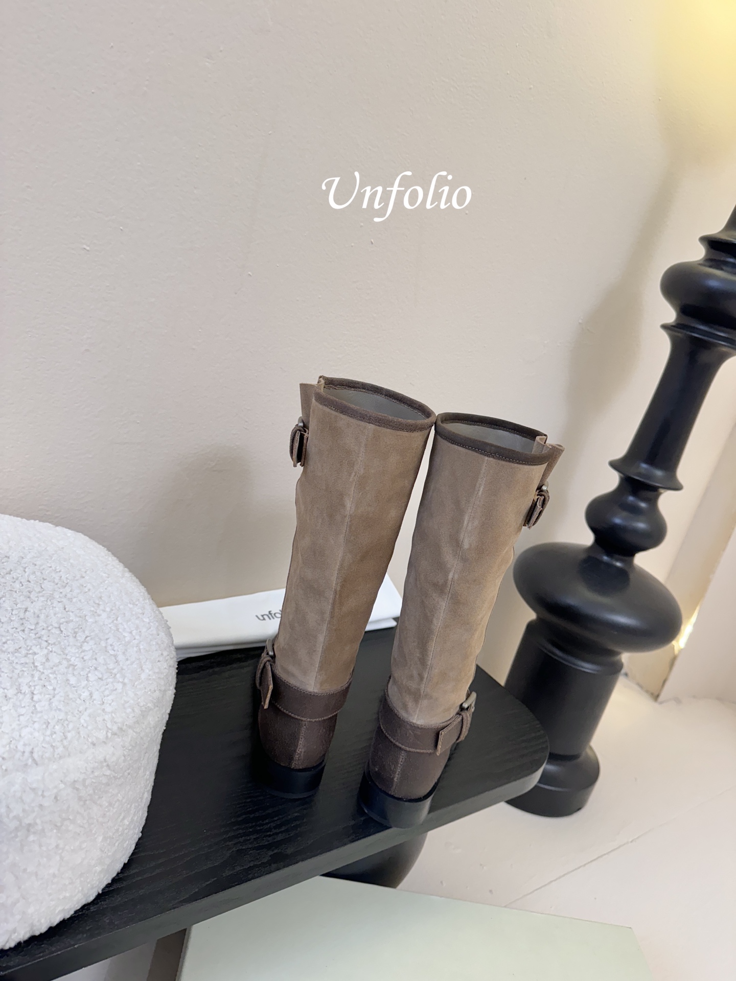 UNFOLIO 秋冬新品unfolio这双长靴太会了 深浅棕拼接 复古又有层次 金属扣一搭 酷飒感直接拉