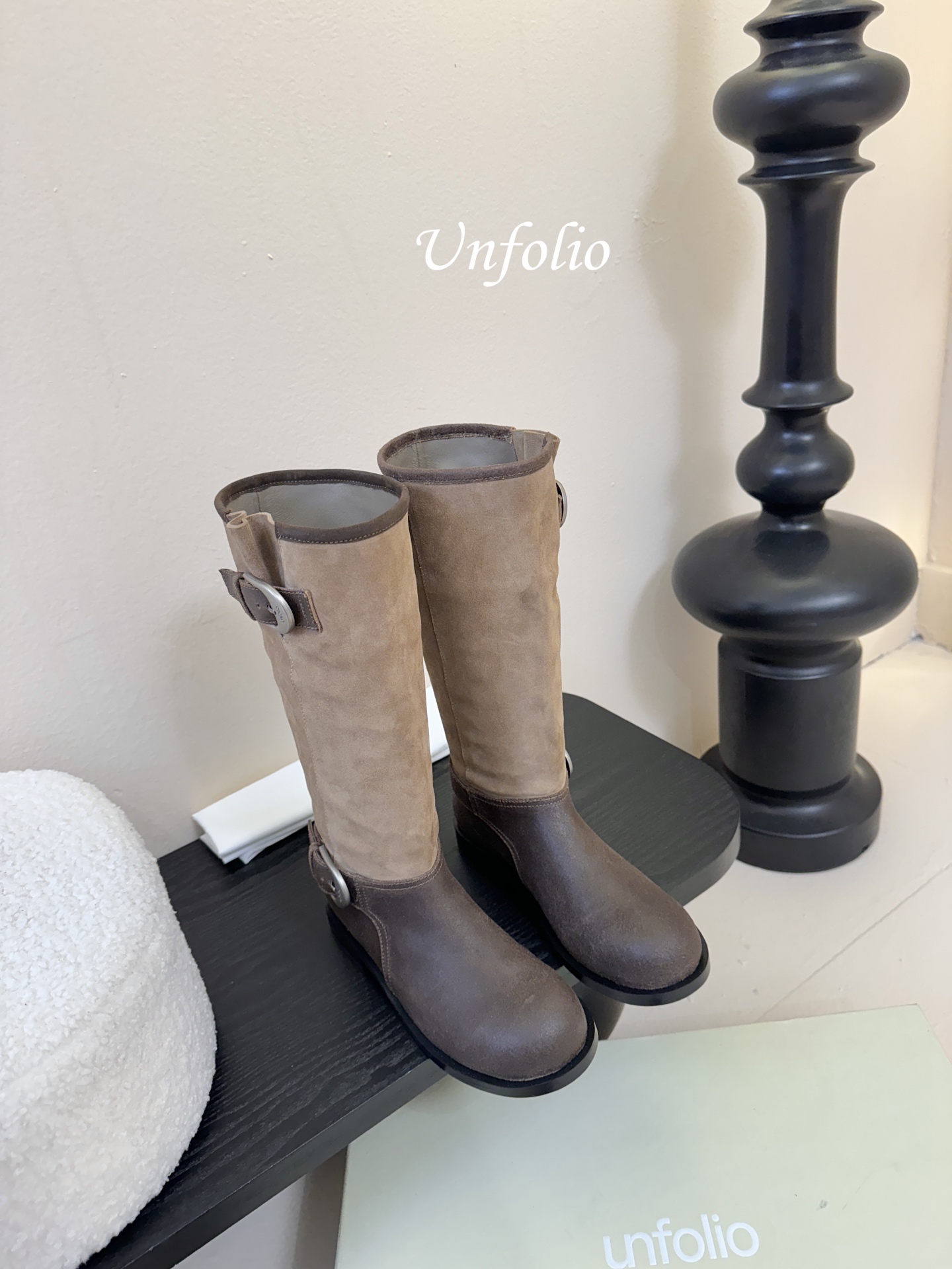 UNFOLIO 秋冬新品unfolio这双长靴太会了 深浅棕拼接 复古又有层次 金属扣一搭 酷飒感直接拉