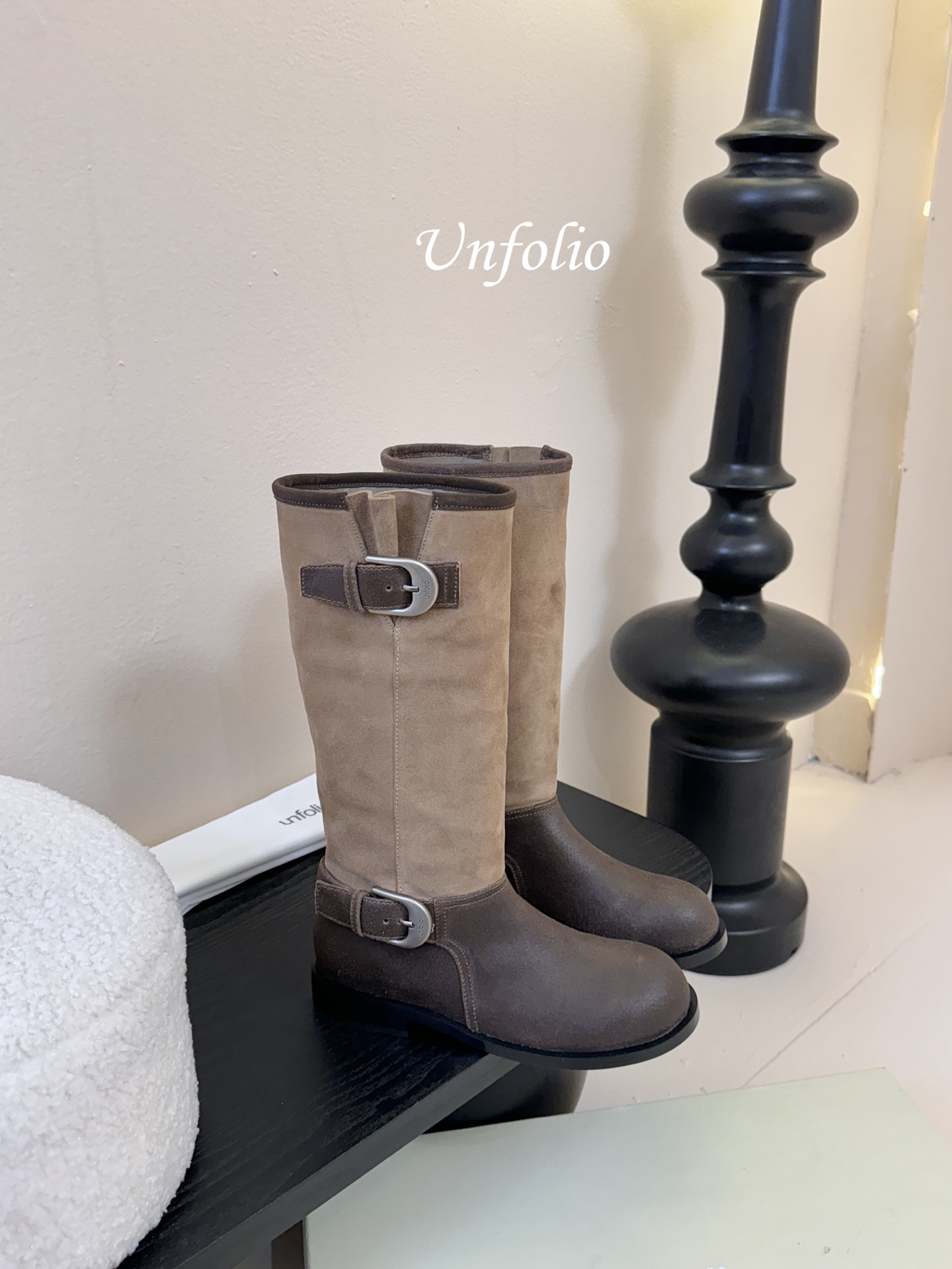 UNFOLIO 秋冬新品unfolio这双长靴太会了 深浅棕拼接 复古又有层次 金属扣一搭 酷飒感直接拉