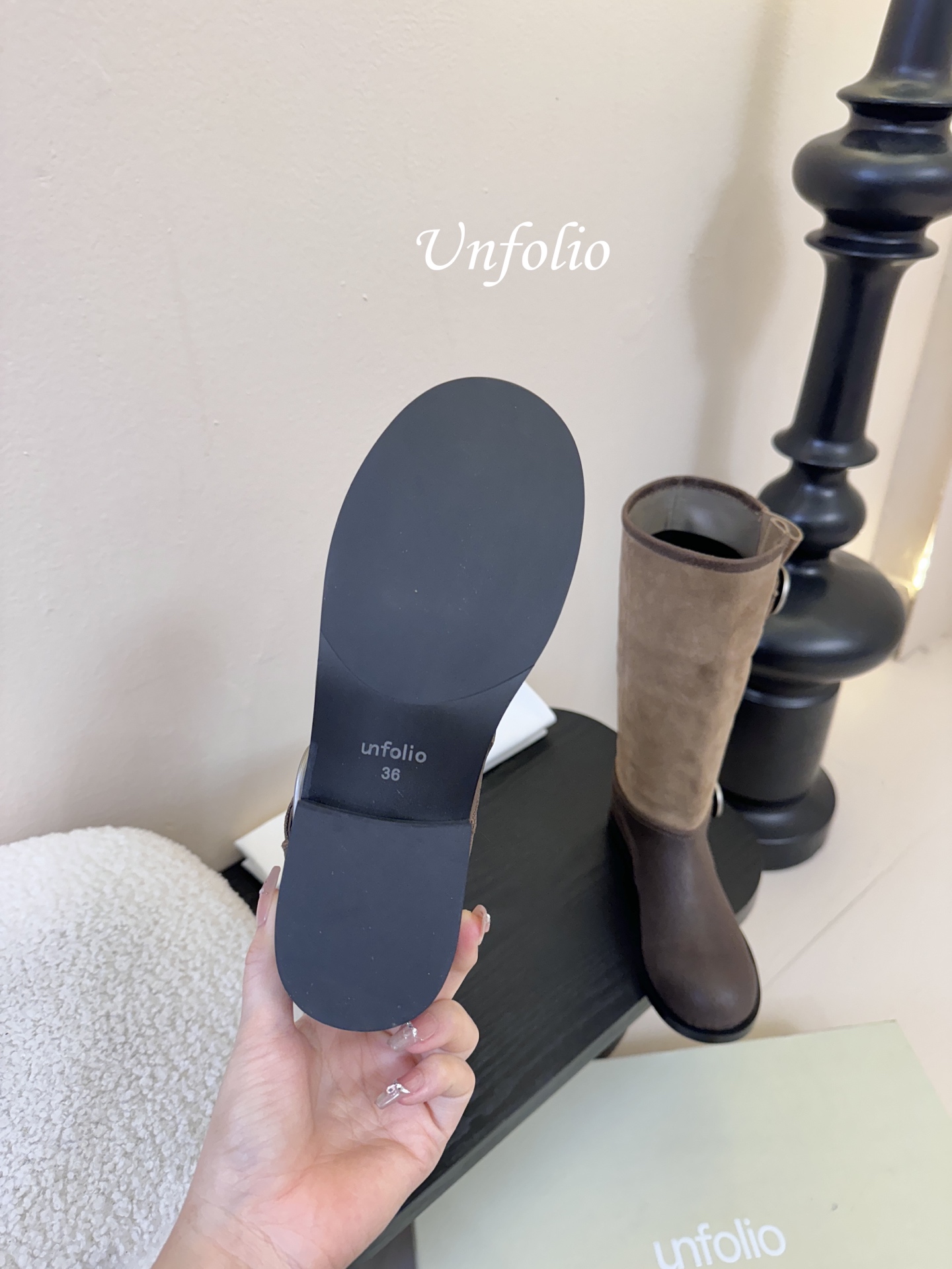 UNFOLIO 秋冬新品unfolio这双长靴太会了 深浅棕拼接 复古又有层次 金属扣一搭 酷飒感直接拉