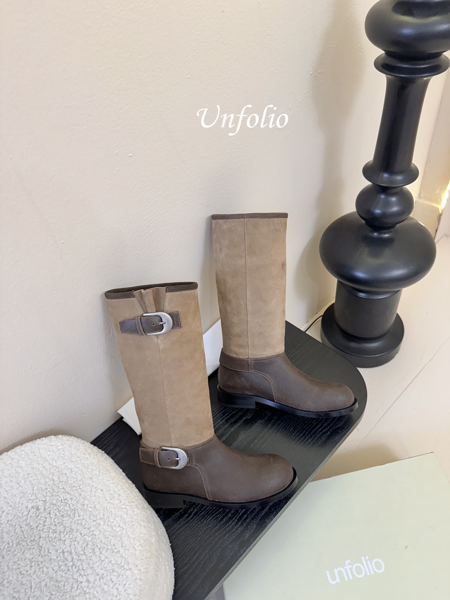 UNFOLIO 秋冬新品unfolio这双长靴太会了 深浅棕拼接 复古又有层次 金属扣一搭 酷飒感直接拉