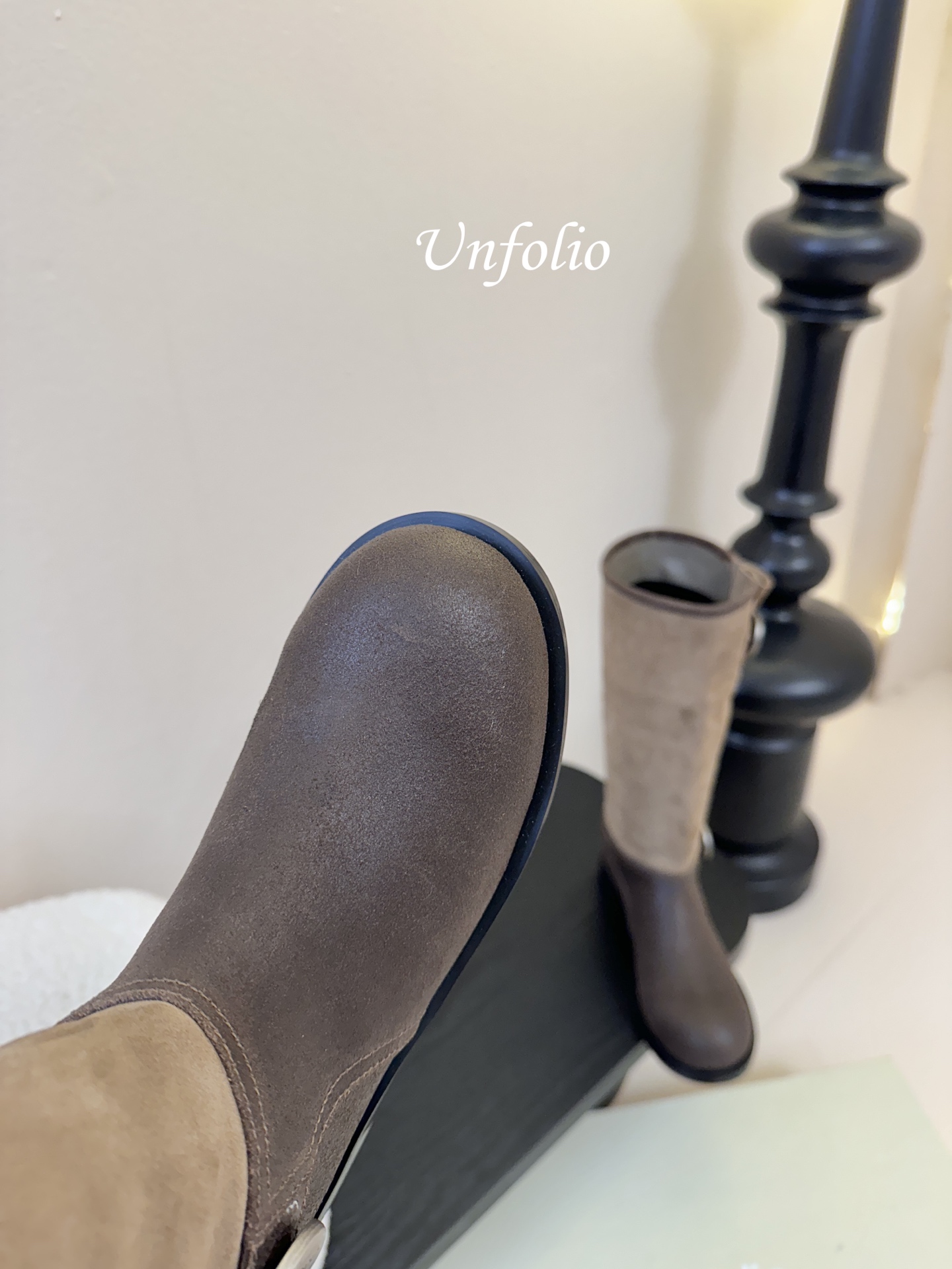 UNFOLIO 秋冬新品unfolio这双长靴太会了 深浅棕拼接 复古又有层次 金属扣一搭 酷飒感直接拉