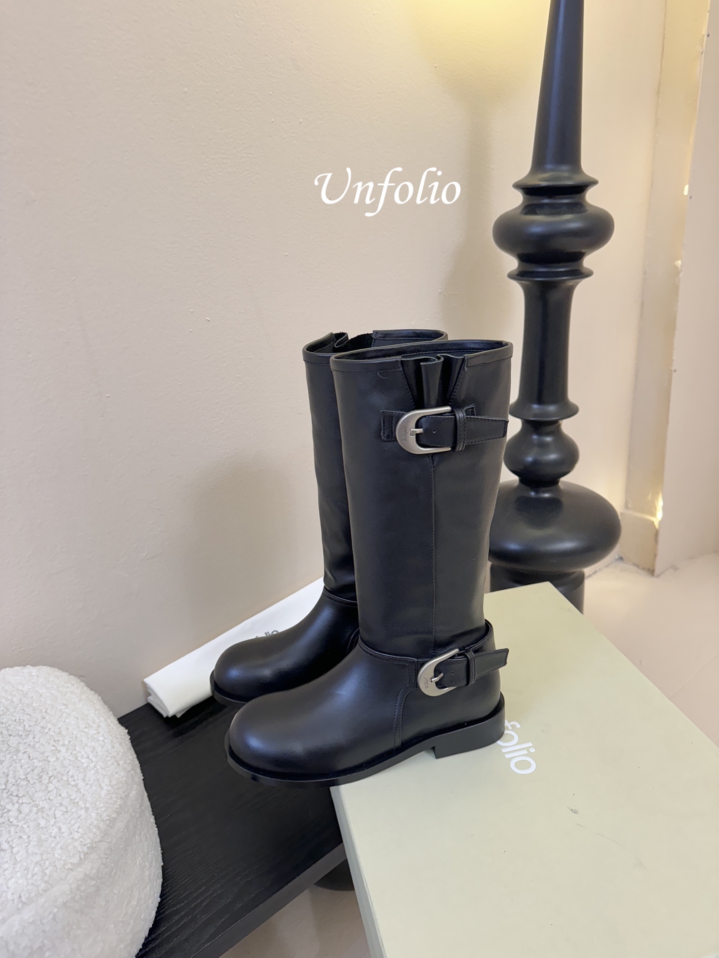 UNFOLIO 秋冬新品unfolio这双长靴太会了 深浅棕拼接 复古又有层次 金属扣一搭 酷飒感直接拉